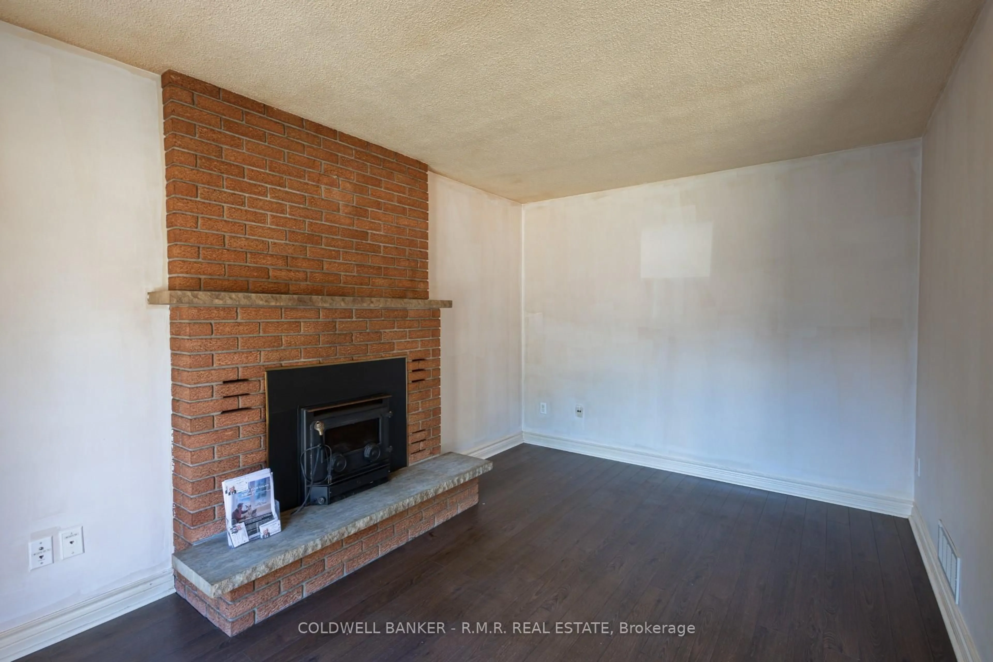 A pic of a room for 896 Roundelay Dr, Oshawa Ontario L1J 7T7