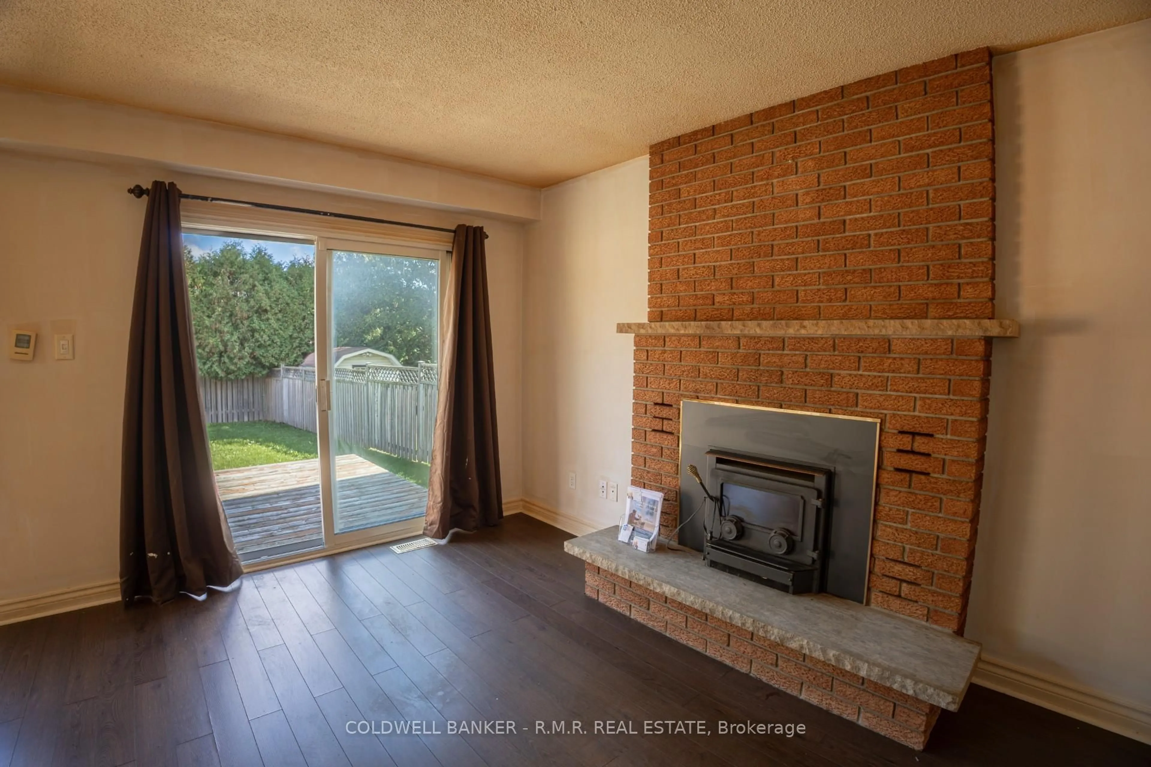 Living room with furniture, unknown for 896 Roundelay Dr, Oshawa Ontario L1J 7T7