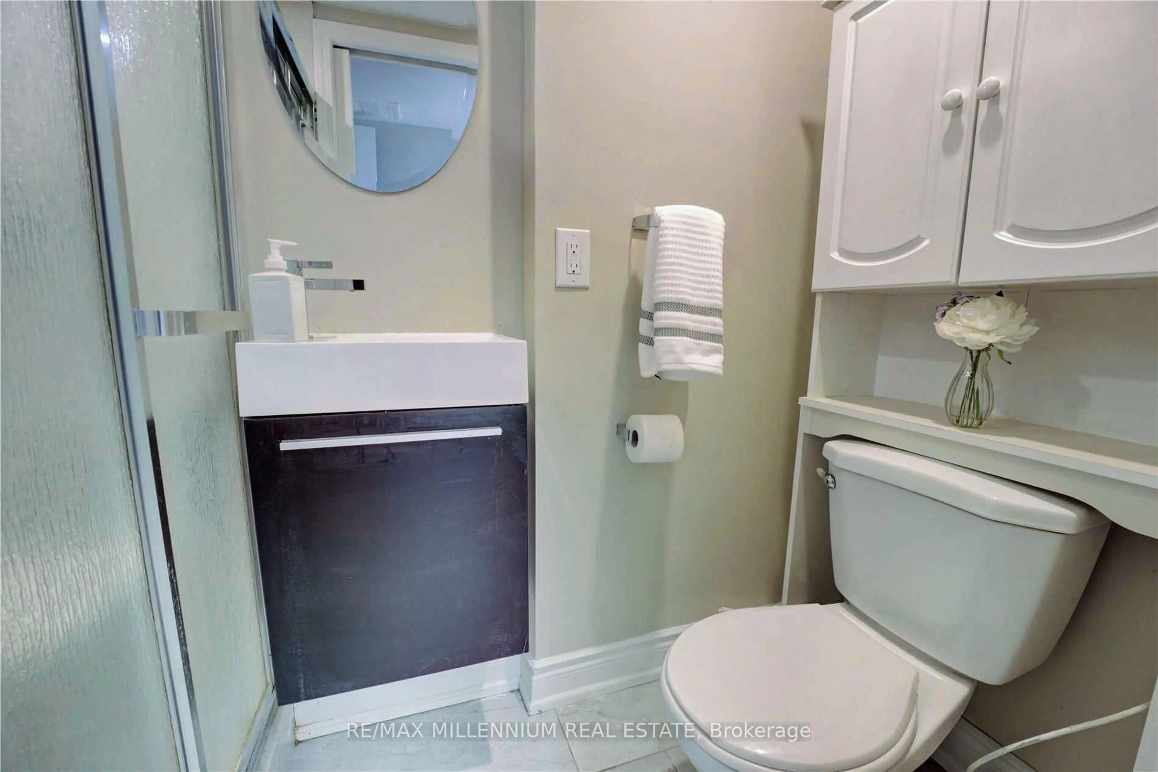 Standard bathroom, unknown for 62 Cumberland Lane, Ajax Ontario L1S 7K4