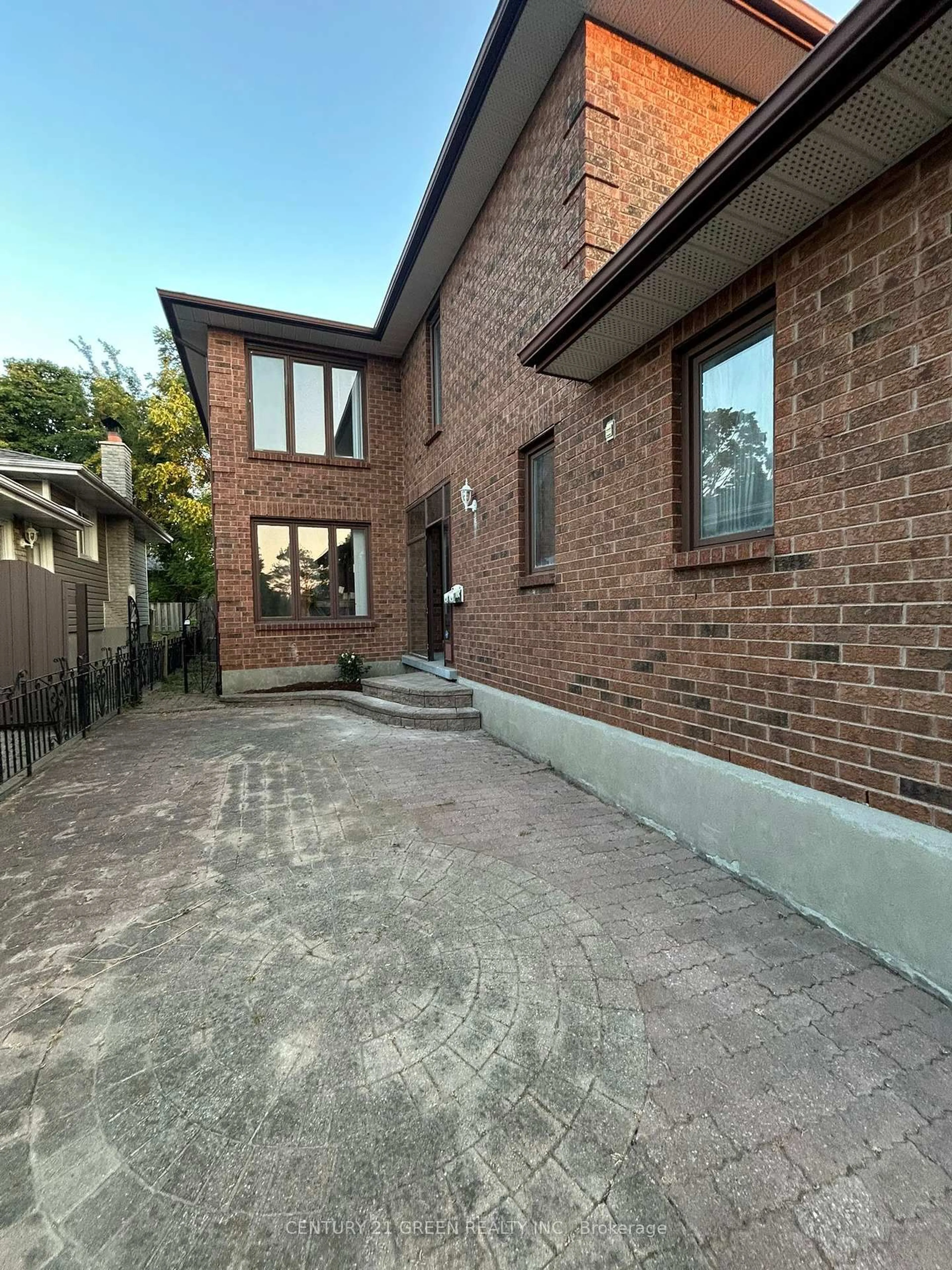 Home with brick exterior material, street for 719 Keates Ave, Oshawa Ontario L1H 7Y3