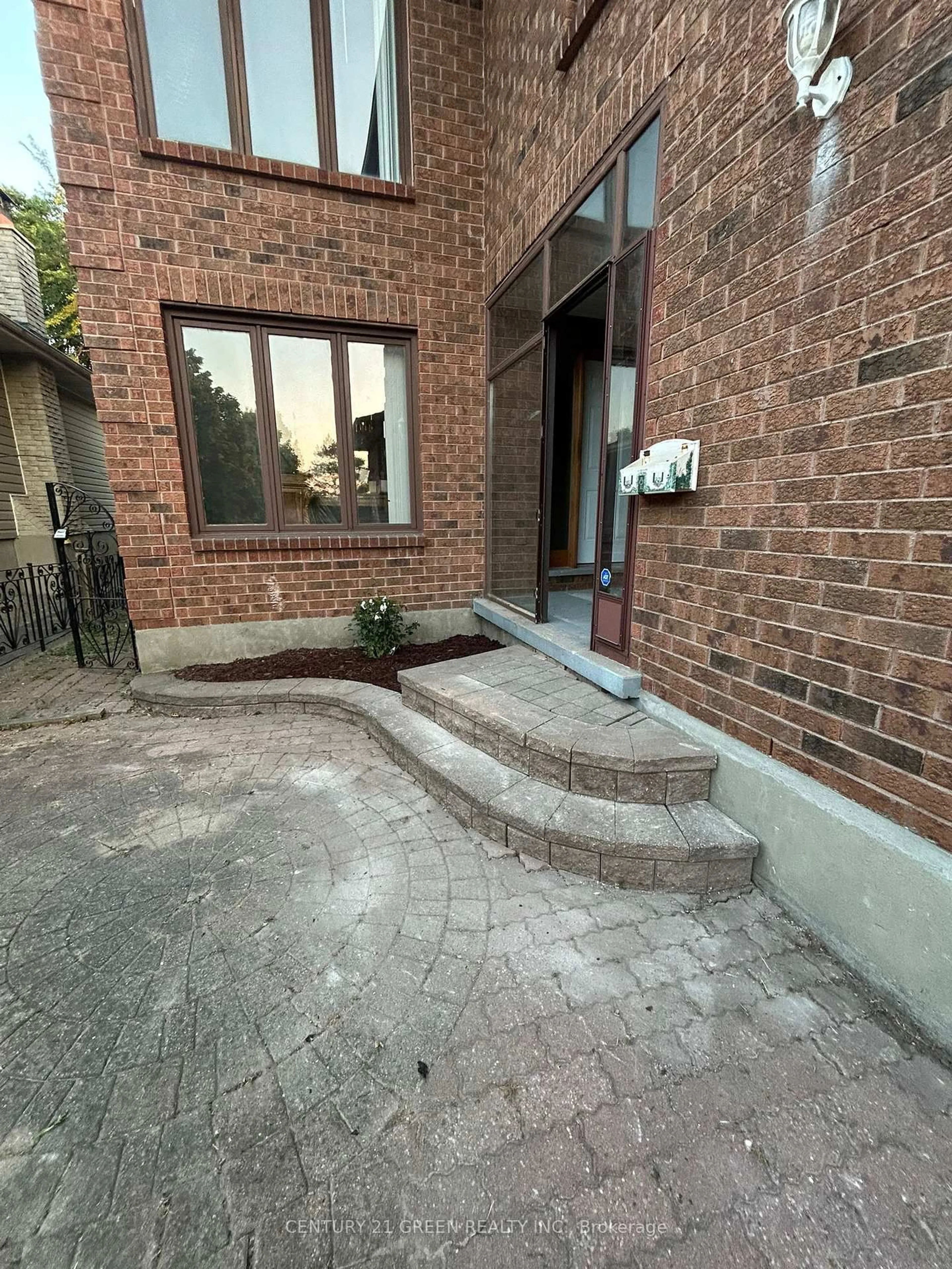 Unknown for 719 Keates Ave, Oshawa Ontario L1H 7Y3