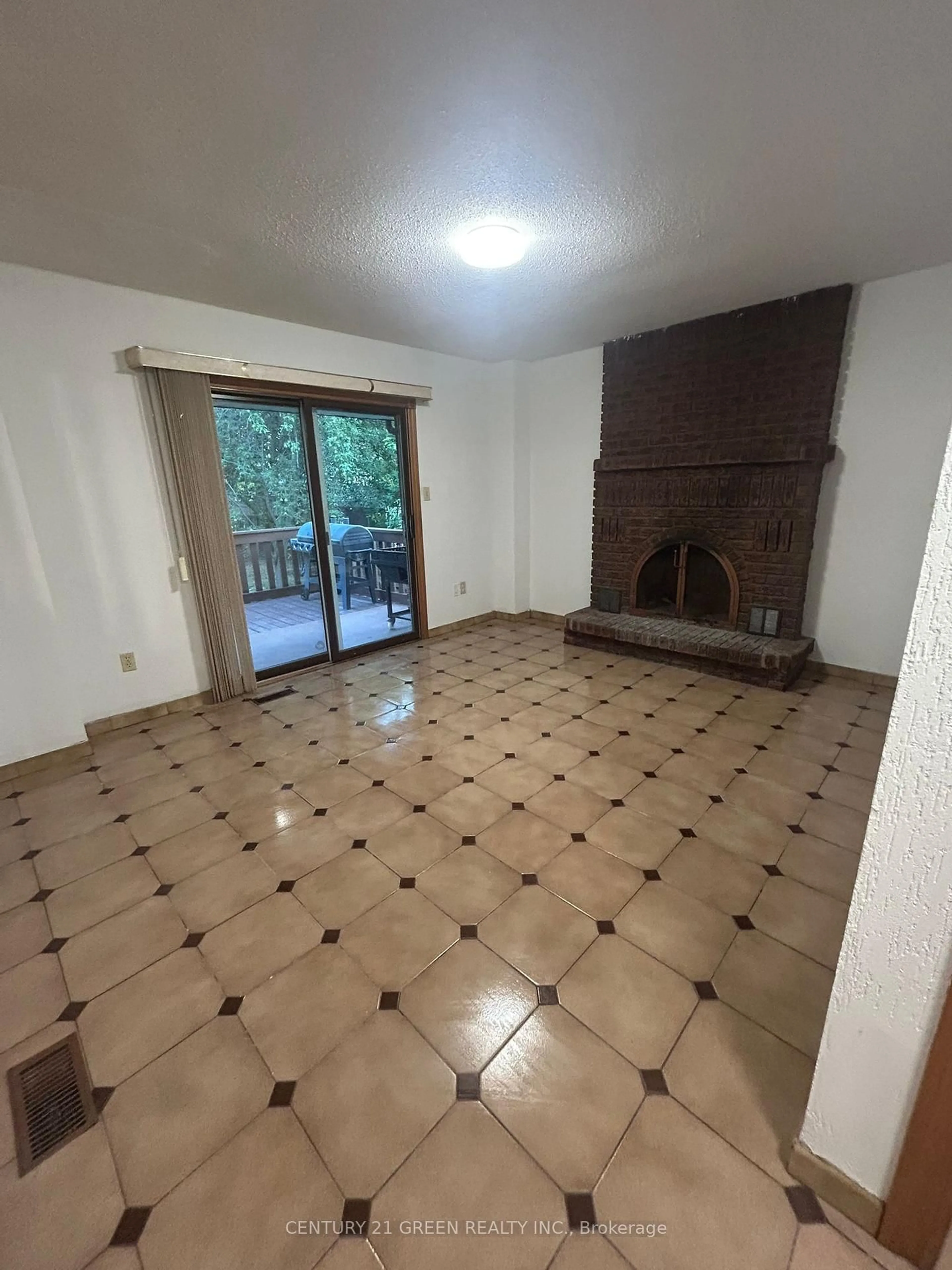 A pic of a room for 719 Keates Ave, Oshawa Ontario L1H 7Y3