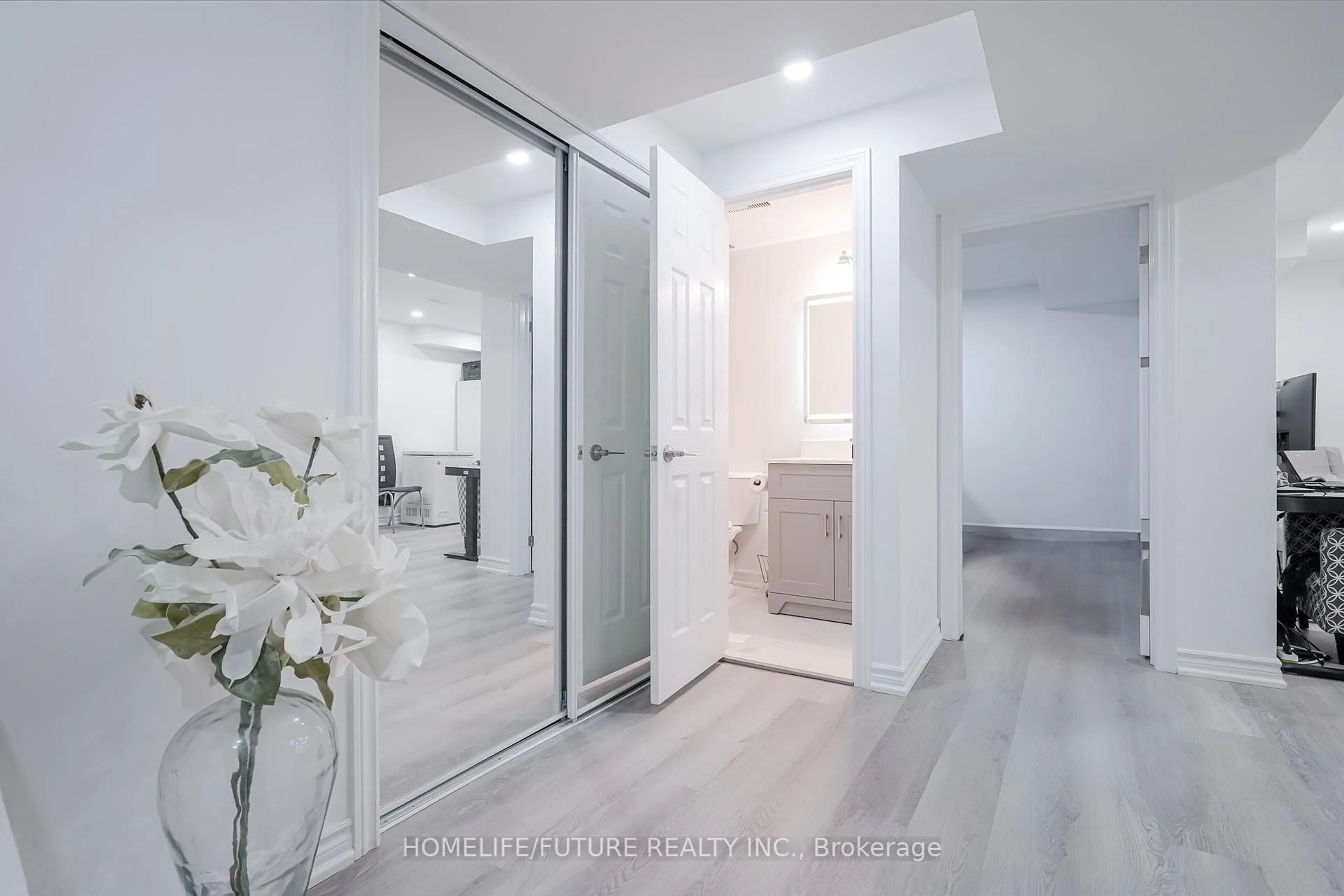 Contemporary bathroom, ceramic/tile floor for 18 Mansbridge Cres, Ajax Ontario L1Z 1S3