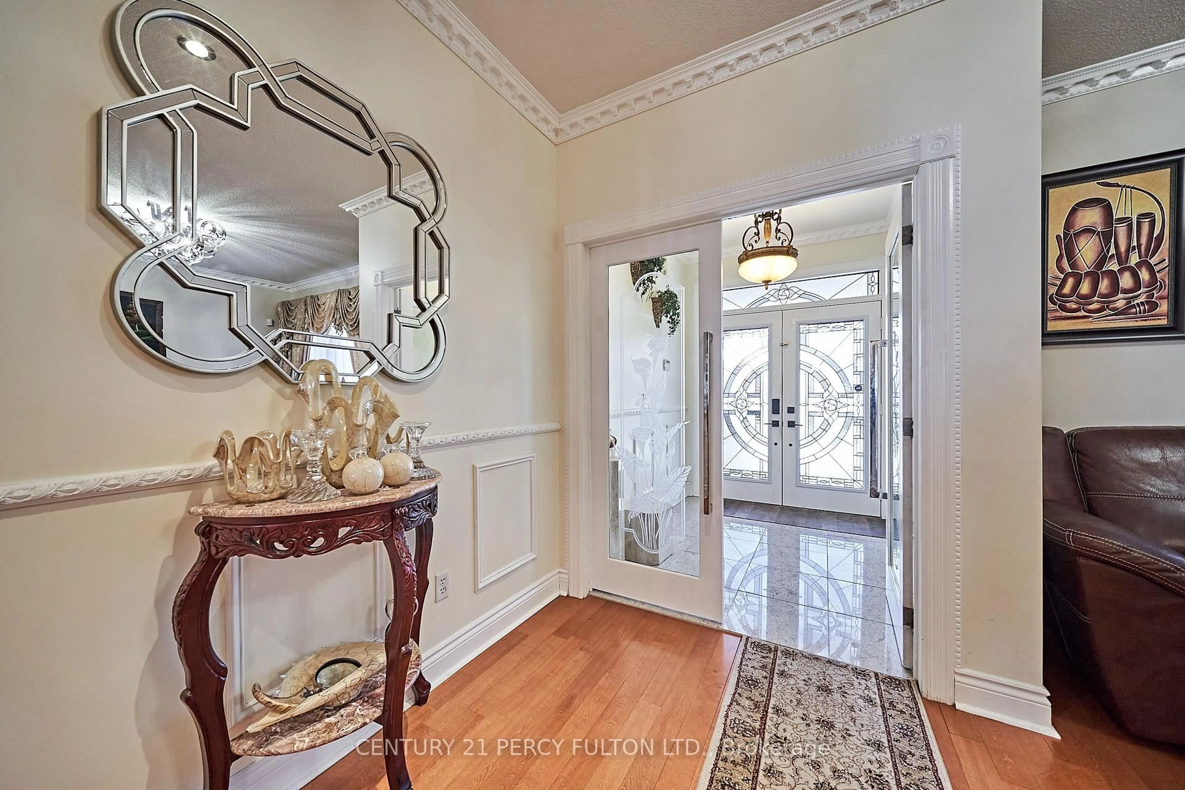 Indoor entryway for 47 Vineyard Ave, Whitby Ontario L1P 1X5
