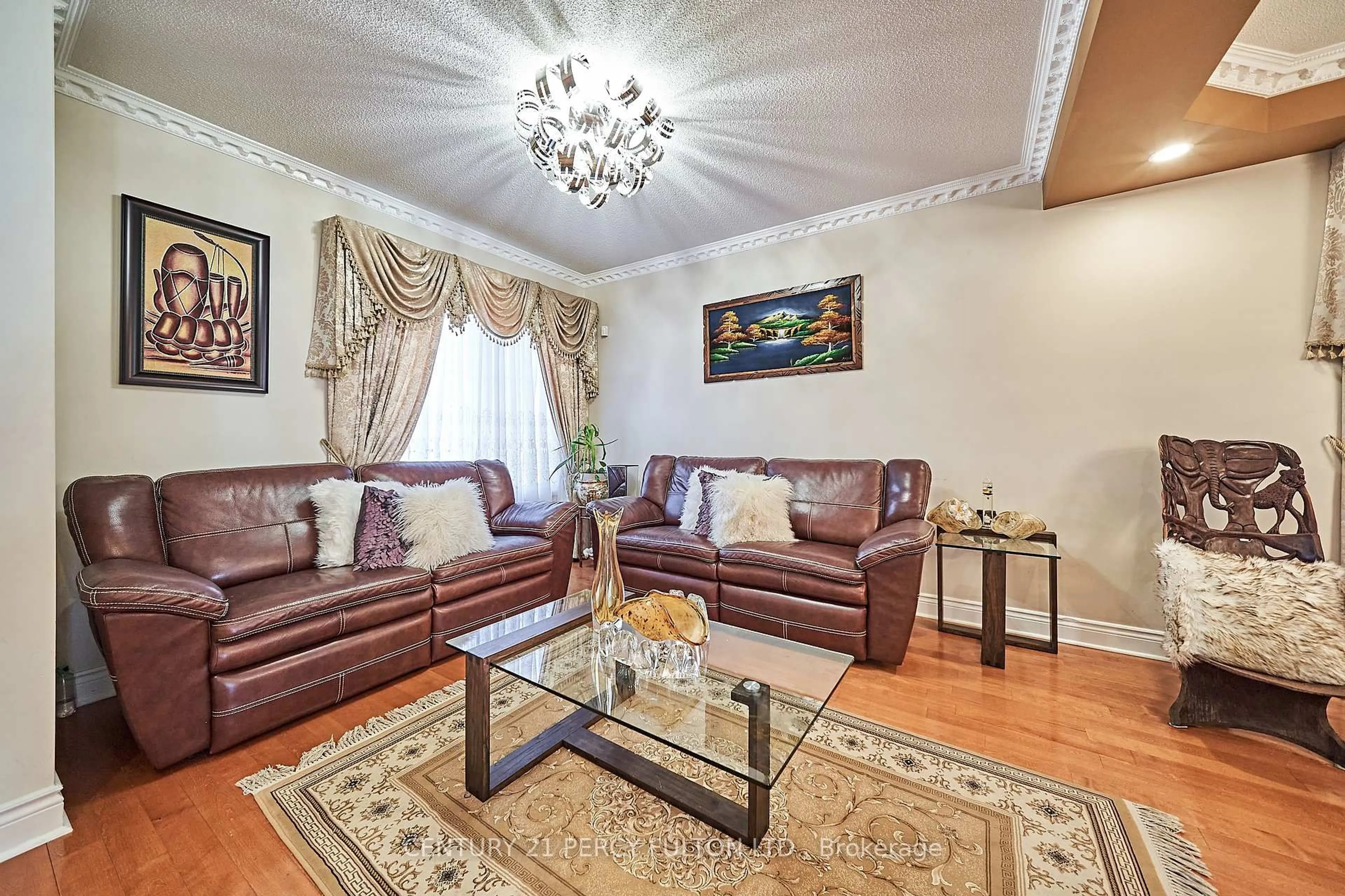 Living room with furniture, unknown for 47 Vineyard Ave, Whitby Ontario L1P 1X5