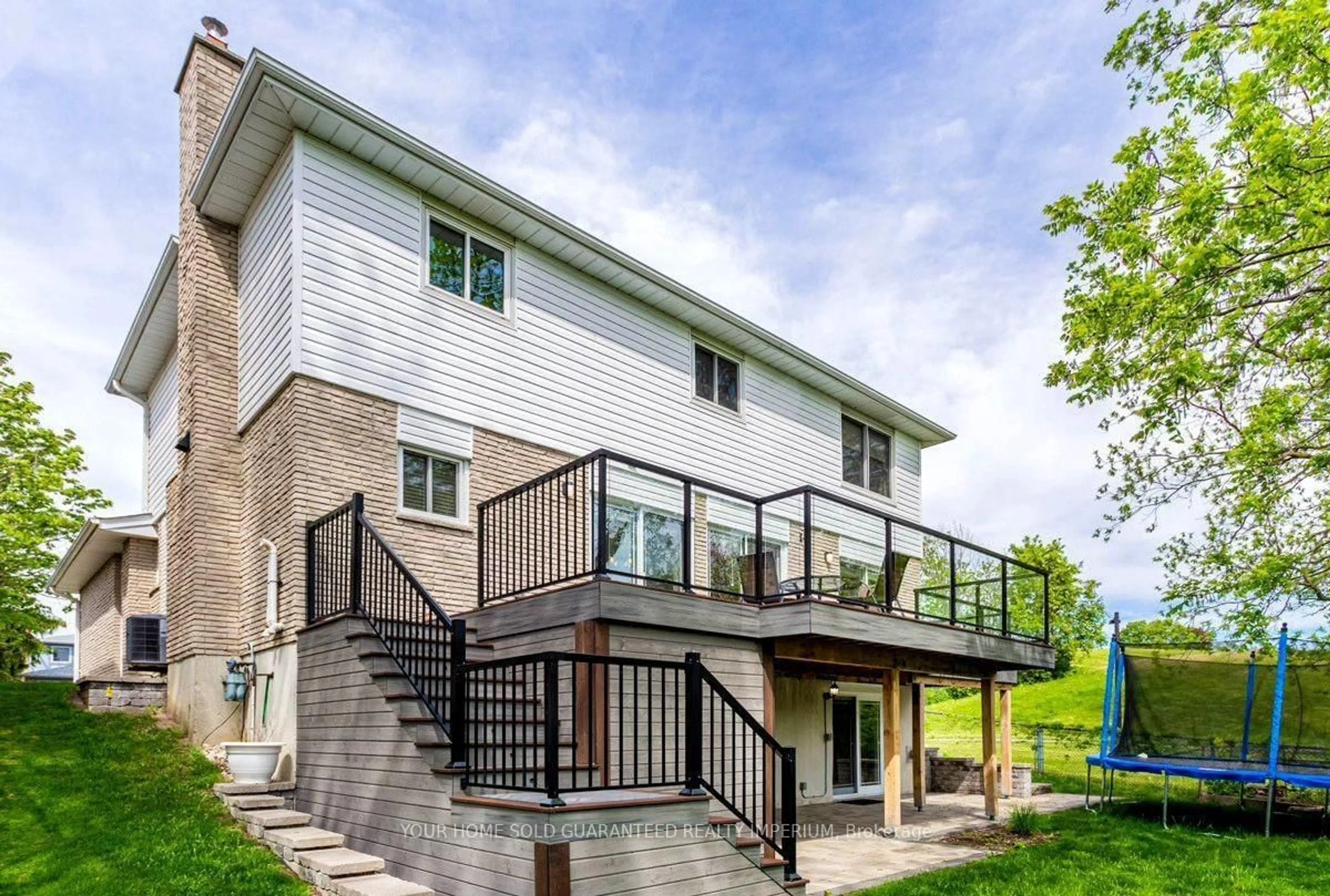 Patio, unknown for 535 Broadgreen St, Pickering Ontario L1W 3E8