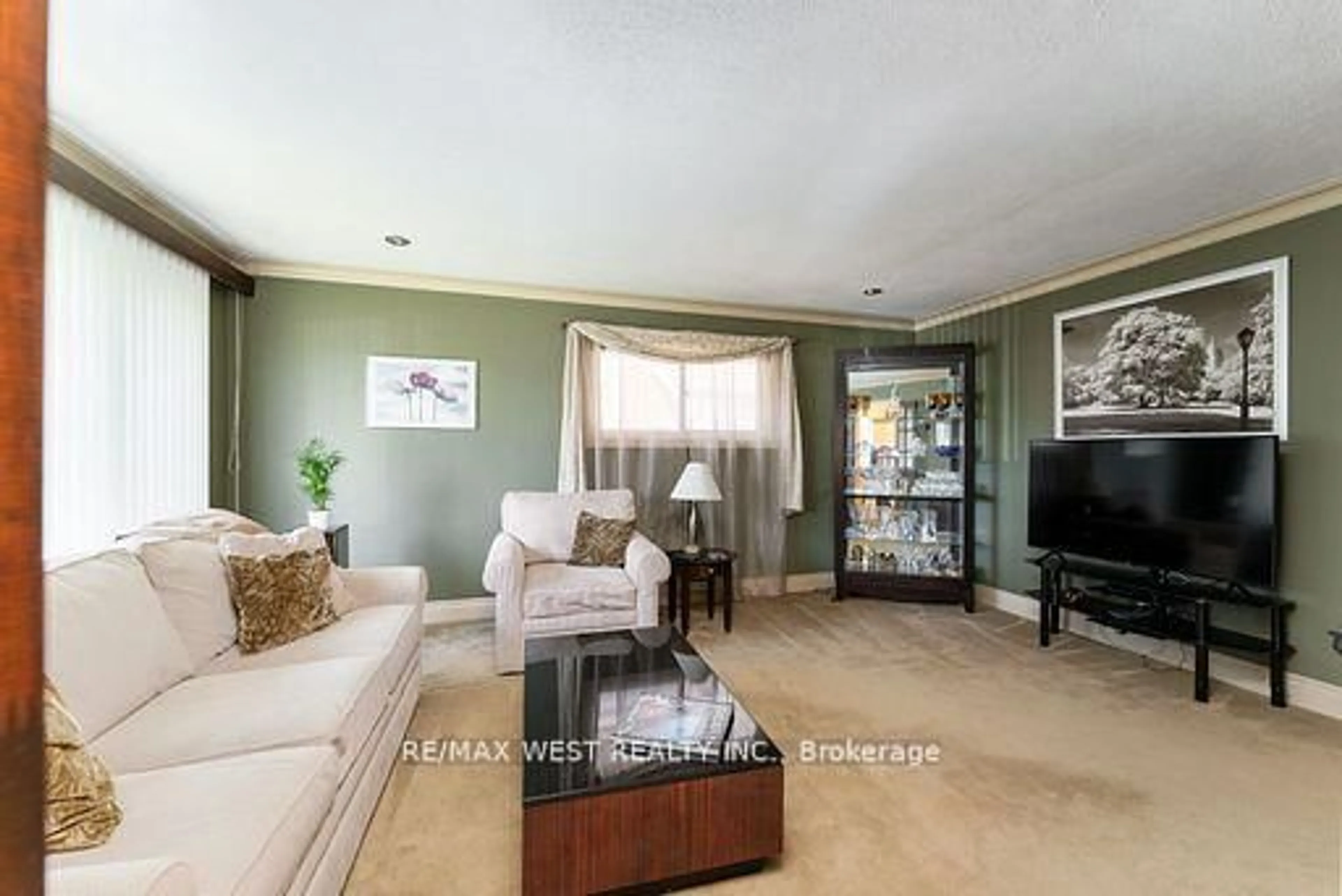 Living room with furniture, unknown for 46 Orchard View Blvd, Oshawa Ontario L1G 3N7