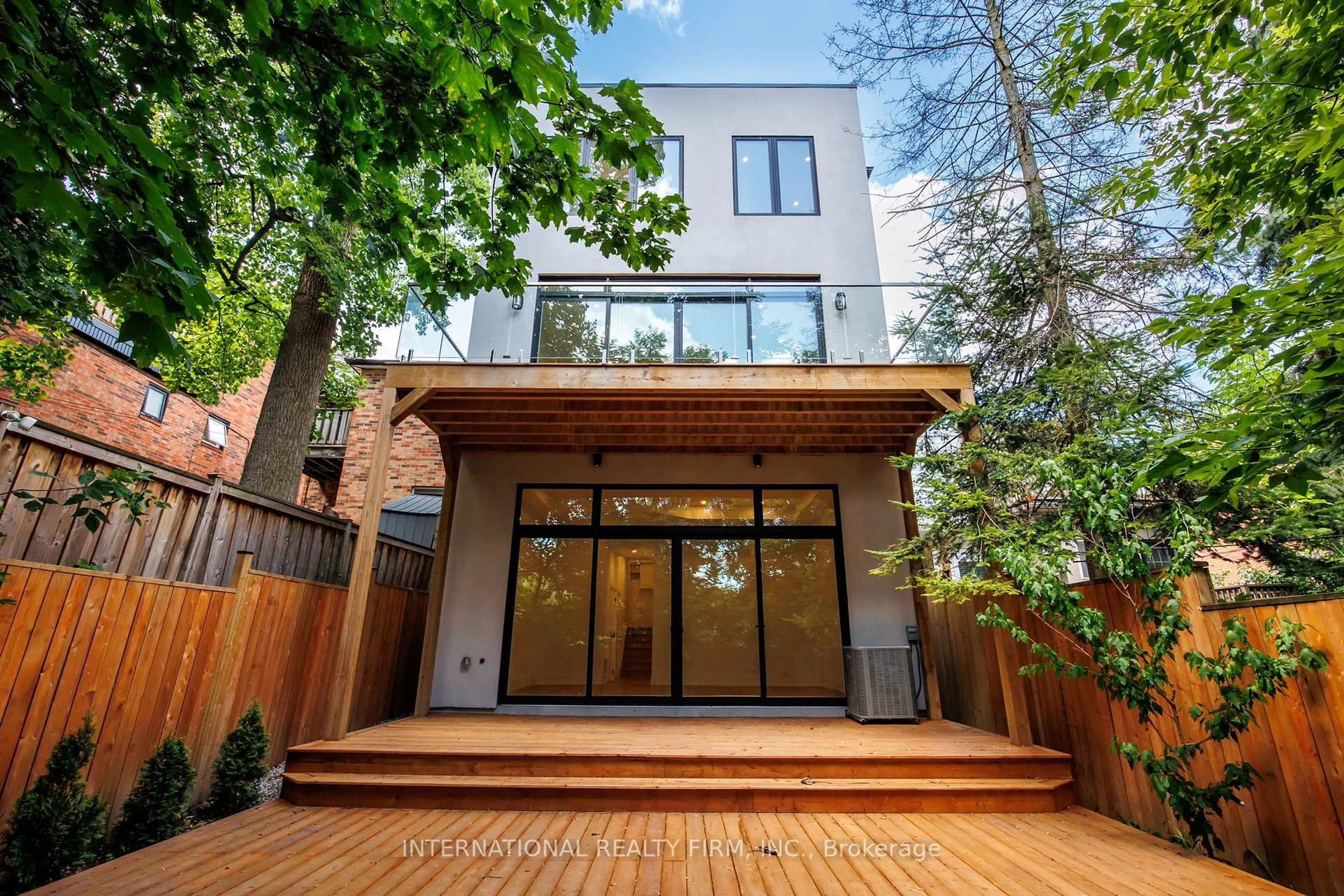 Unknown for 19 Ivy Ave, Toronto Ontario M4L 2H6