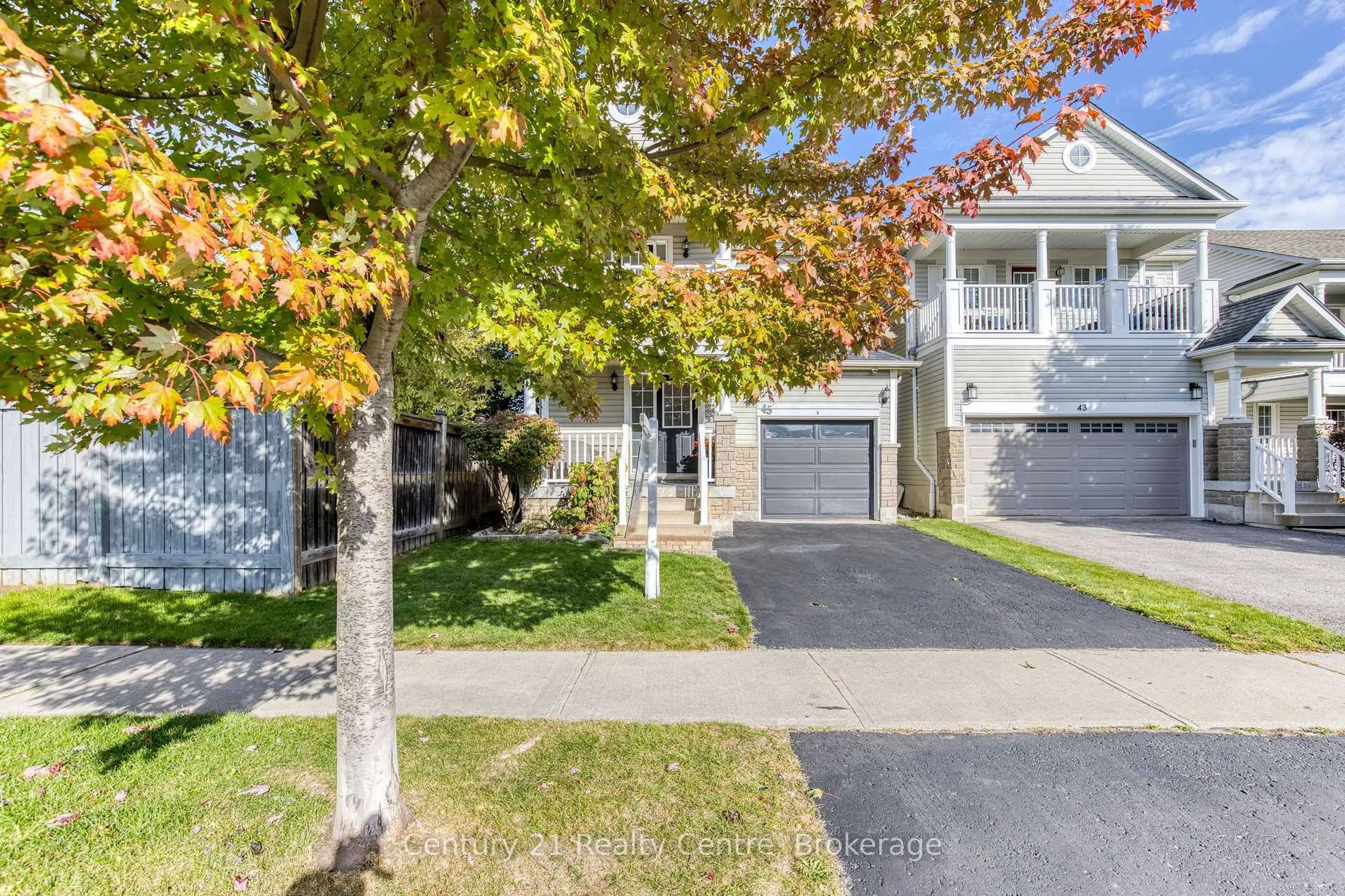 Unknown for 45 Hatch St, Whitby Ontario L1M 2H9