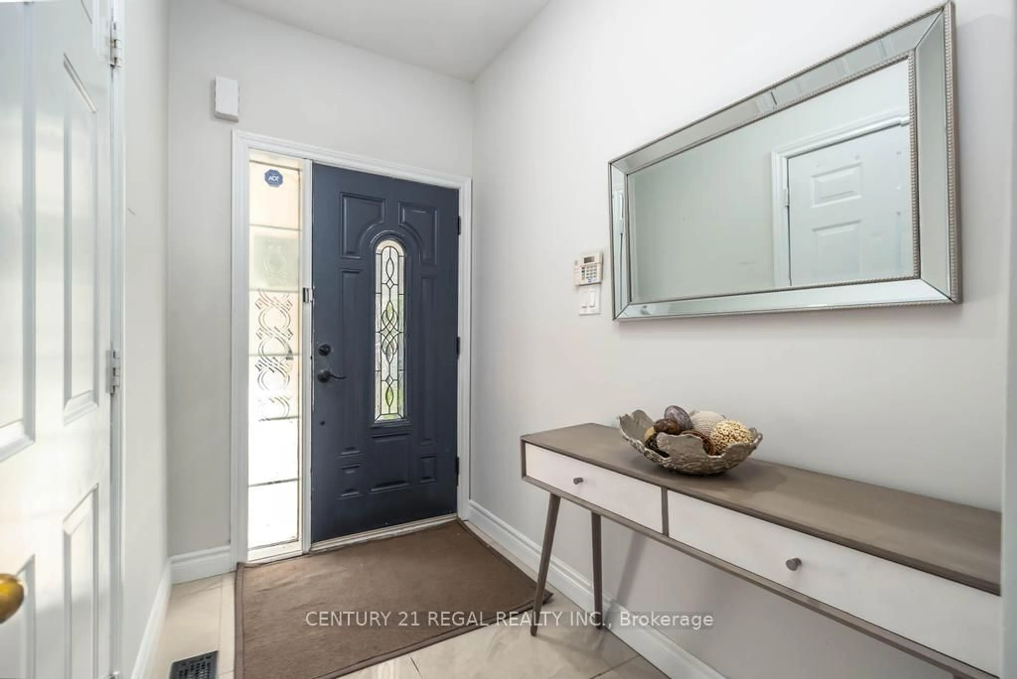 Indoor entryway for 12 Salt Dr, Ajax Ontario L1S 7P3
