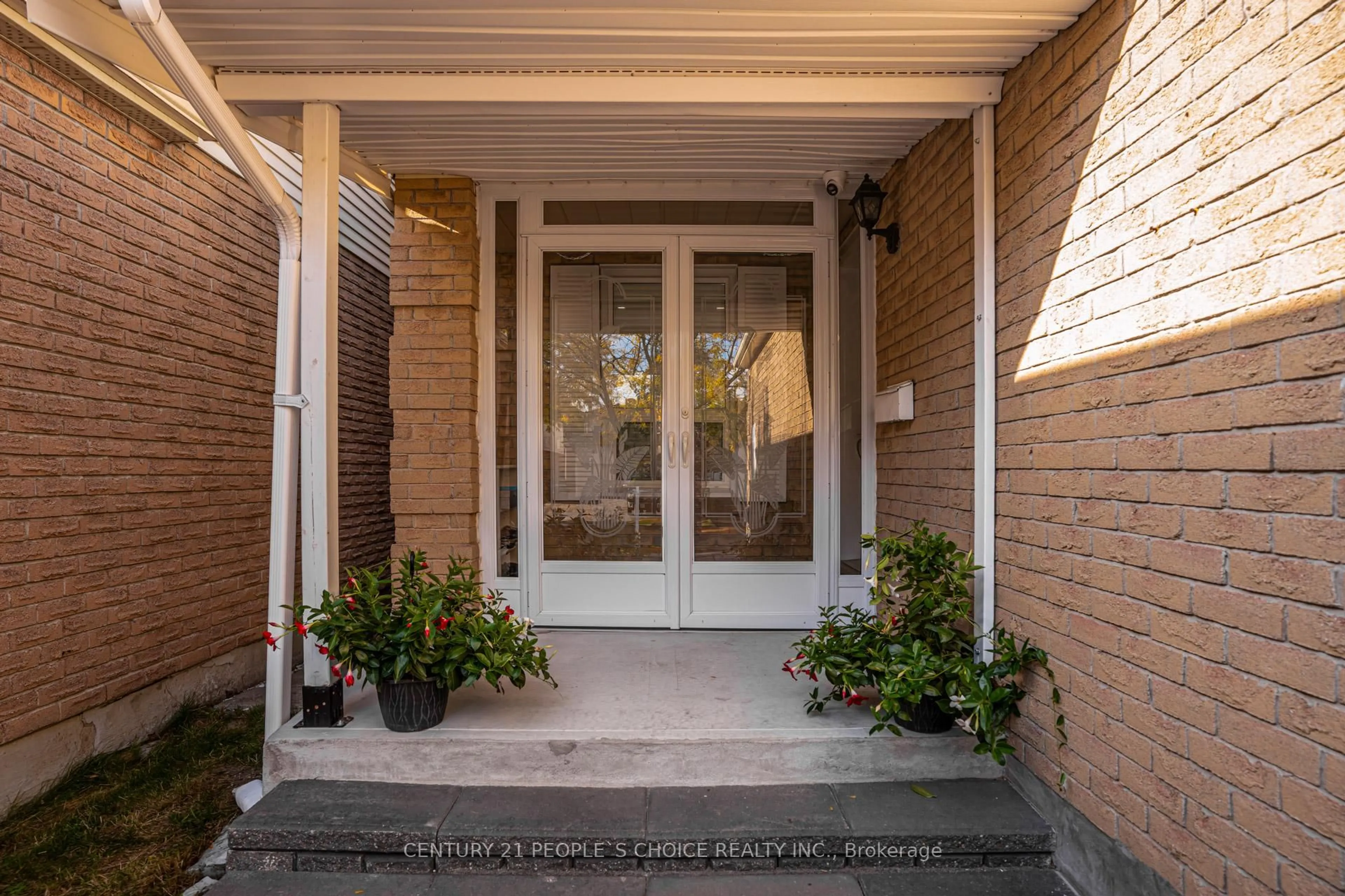 Indoor entryway for 36 Ponymill Dr, Toronto Ontario M1V 2Y1