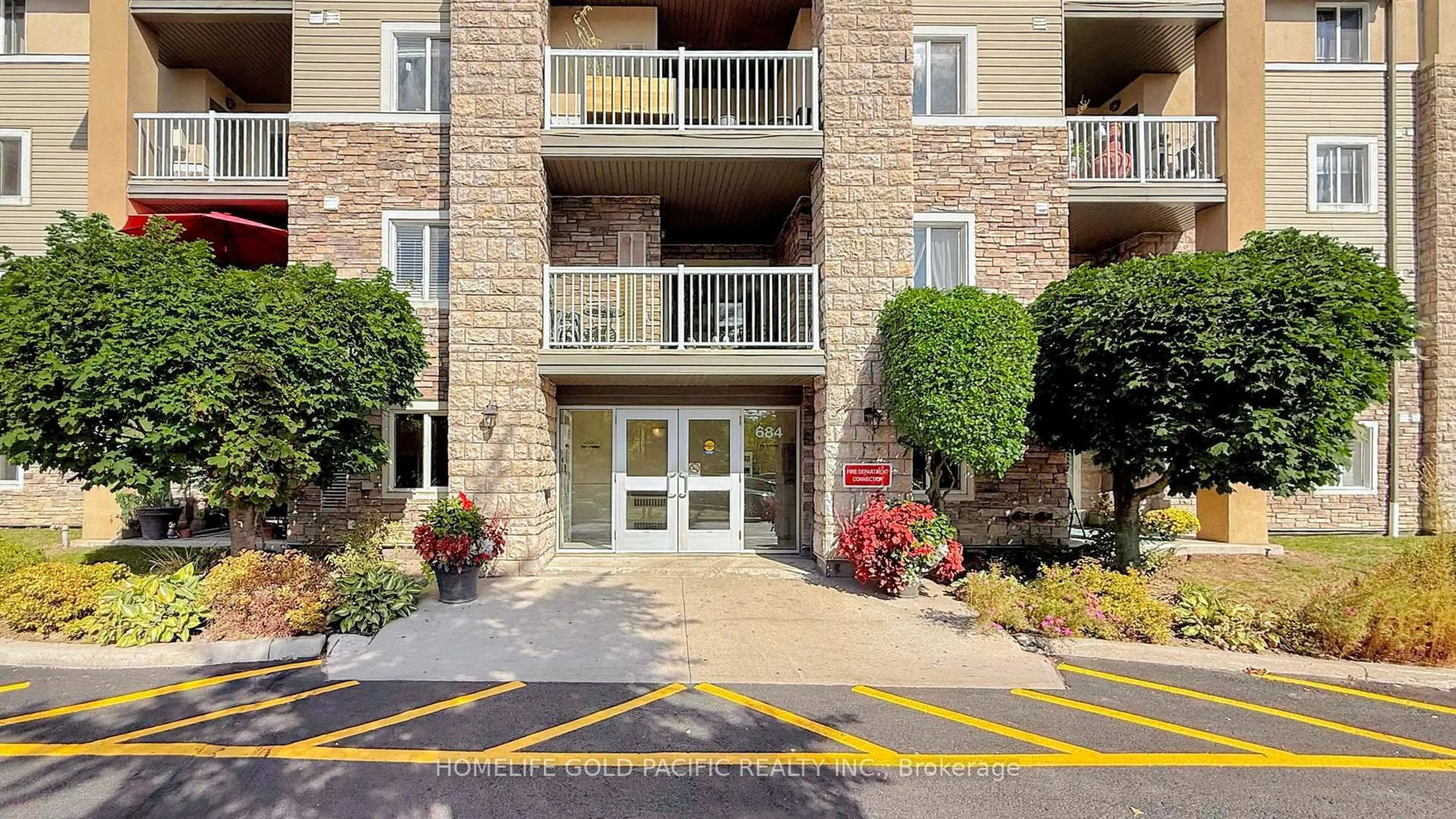 Indoor foyer for 684 Warden Ave #102, Toronto Ontario M1L 4W4