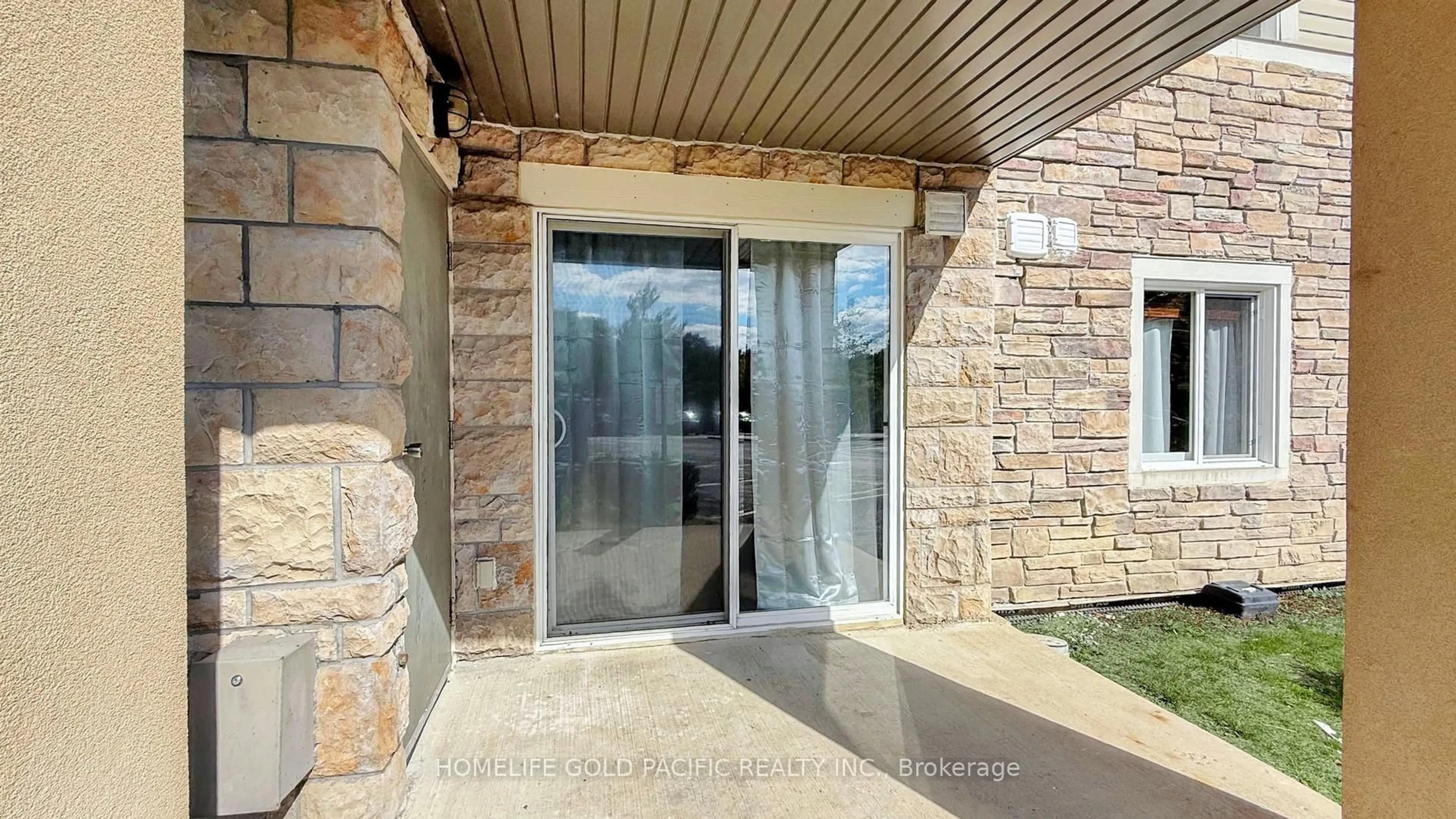 Indoor entryway for 684 Warden Ave #102, Toronto Ontario M1L 4W4
