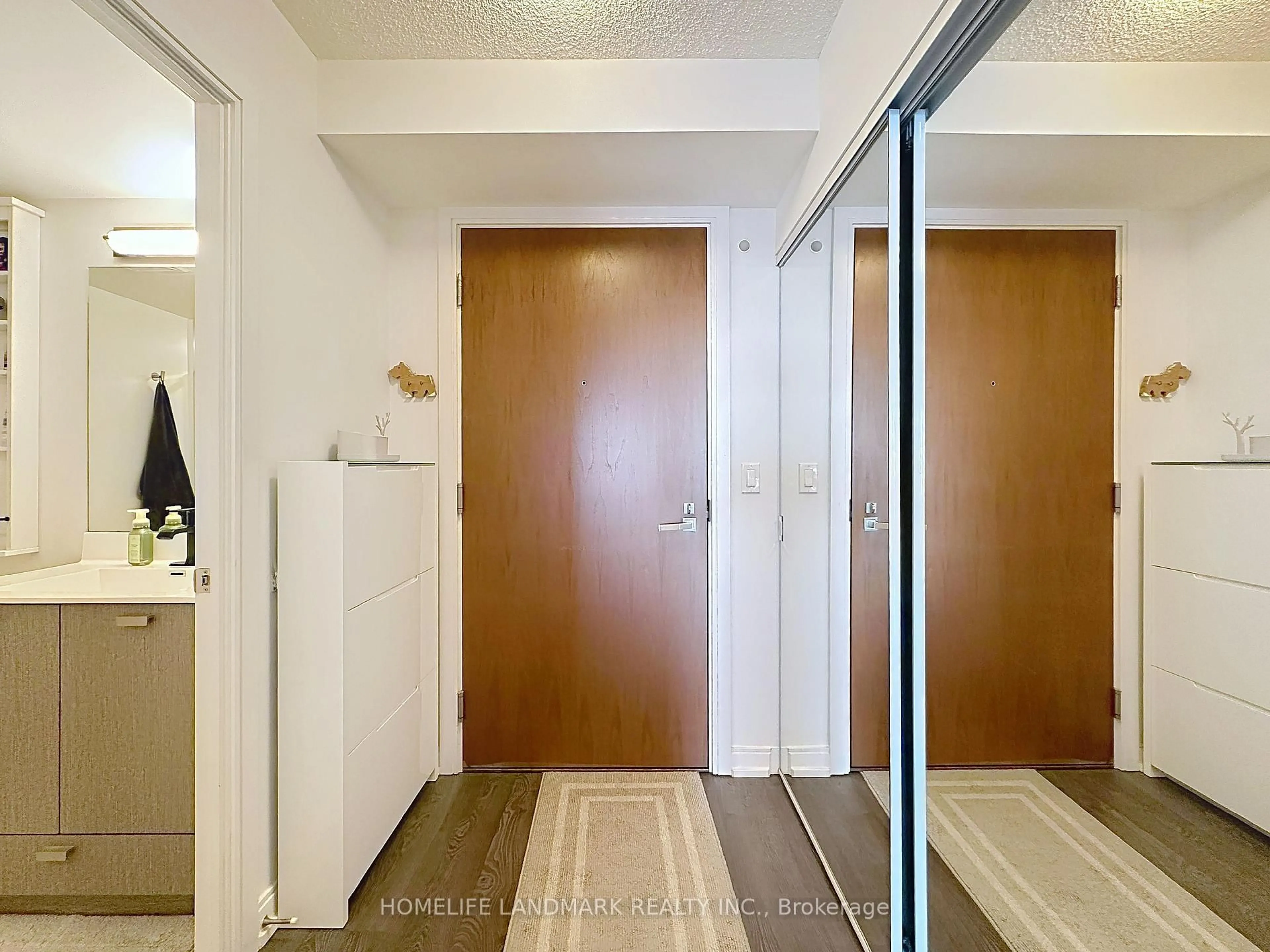 Indoor entryway for 275 Village Green Dr #2324, Toronto Ontario M1S 0L8