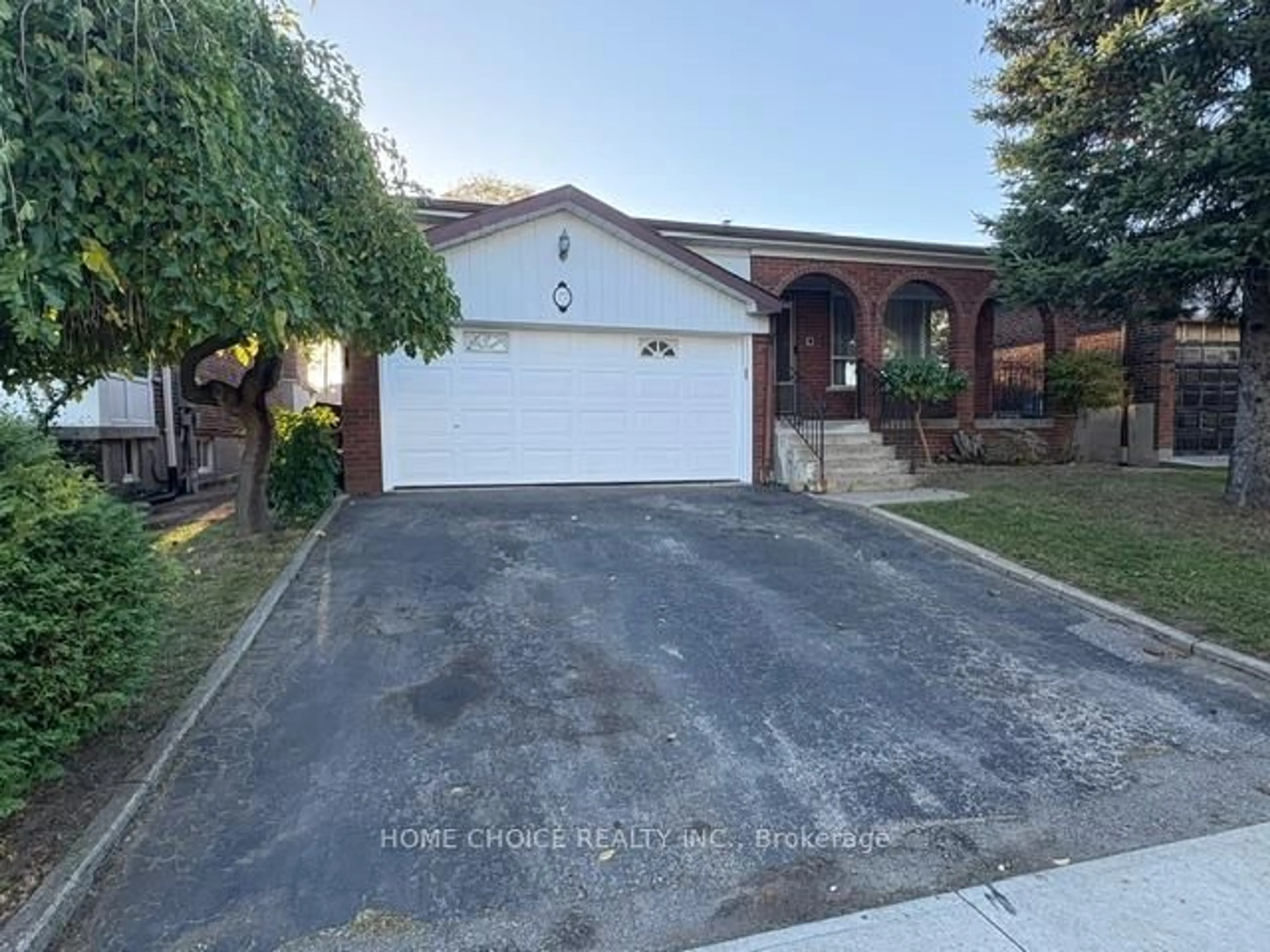 A pic from outside/outdoor area/front of a property/back of a property/a pic from drone, street for 27 TERRYHILL Cres, Toronto Ontario M1S 3X2