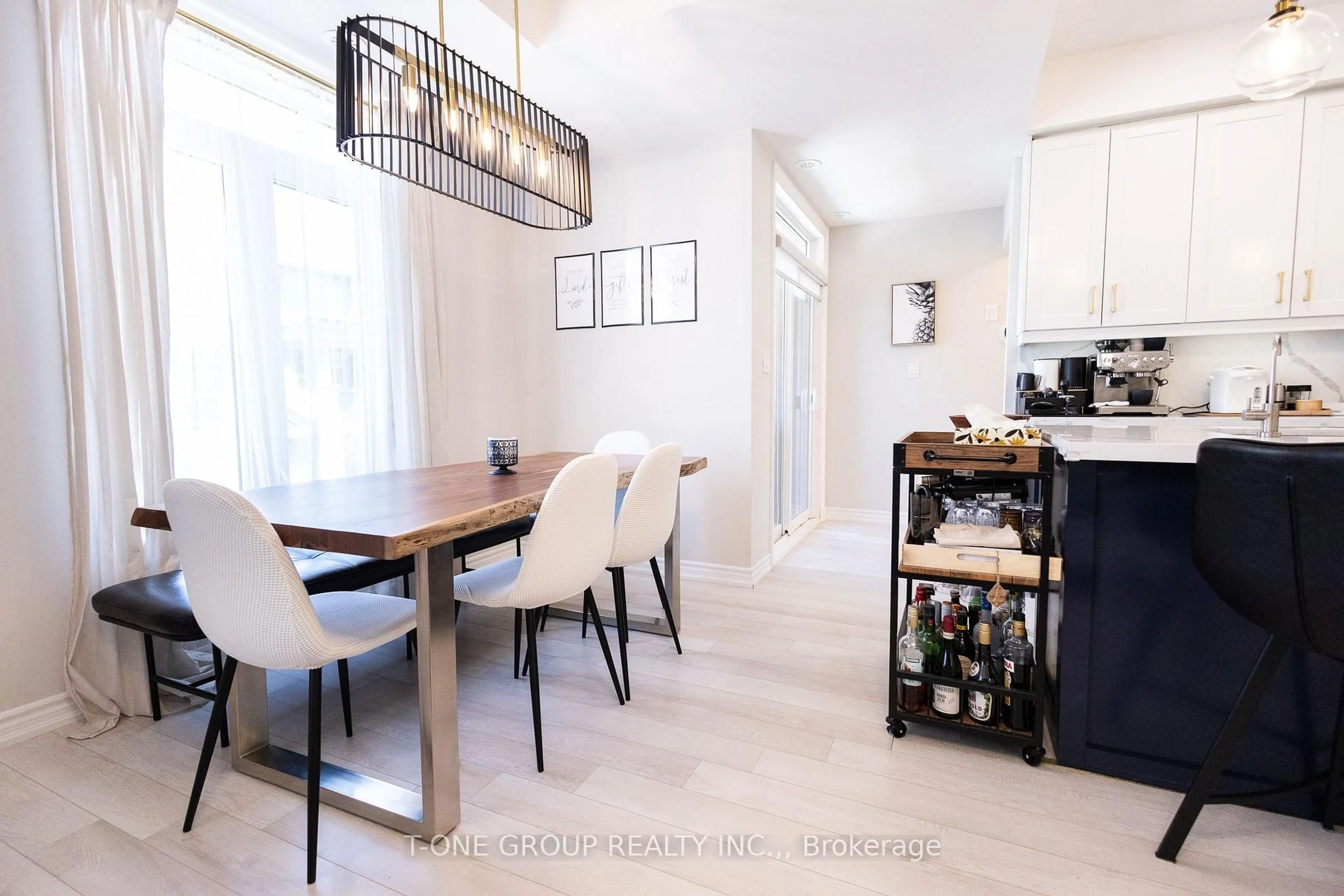 Open concept kitchen, unknown for 2728 William Jackson Dr #7, Pickering Ontario L1X 0E6