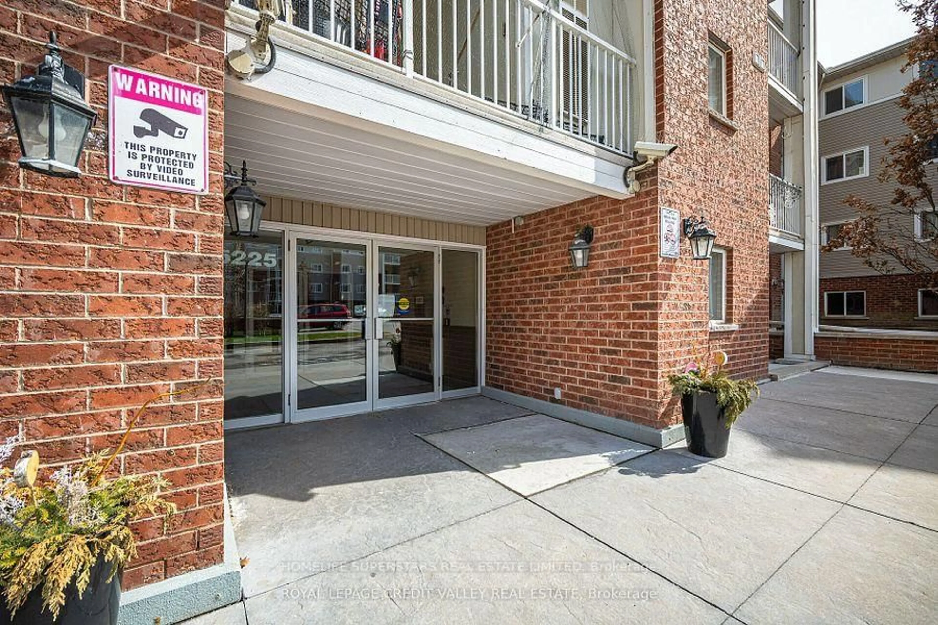 Indoor foyer for 5225 Finch Ave #234, Toronto Ontario M1S 5W8