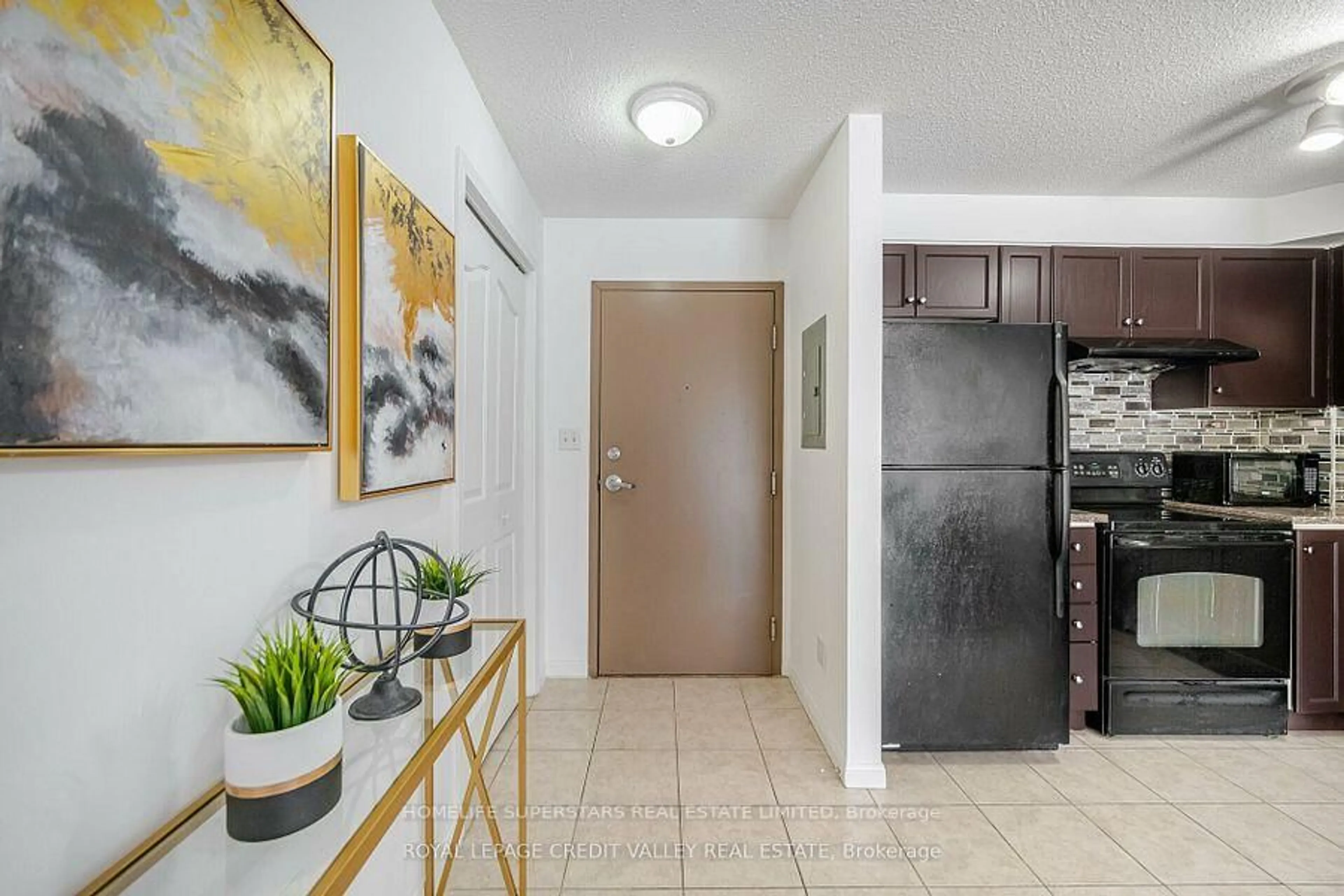 Indoor entryway for 5225 Finch Ave #234, Toronto Ontario M1S 5W8