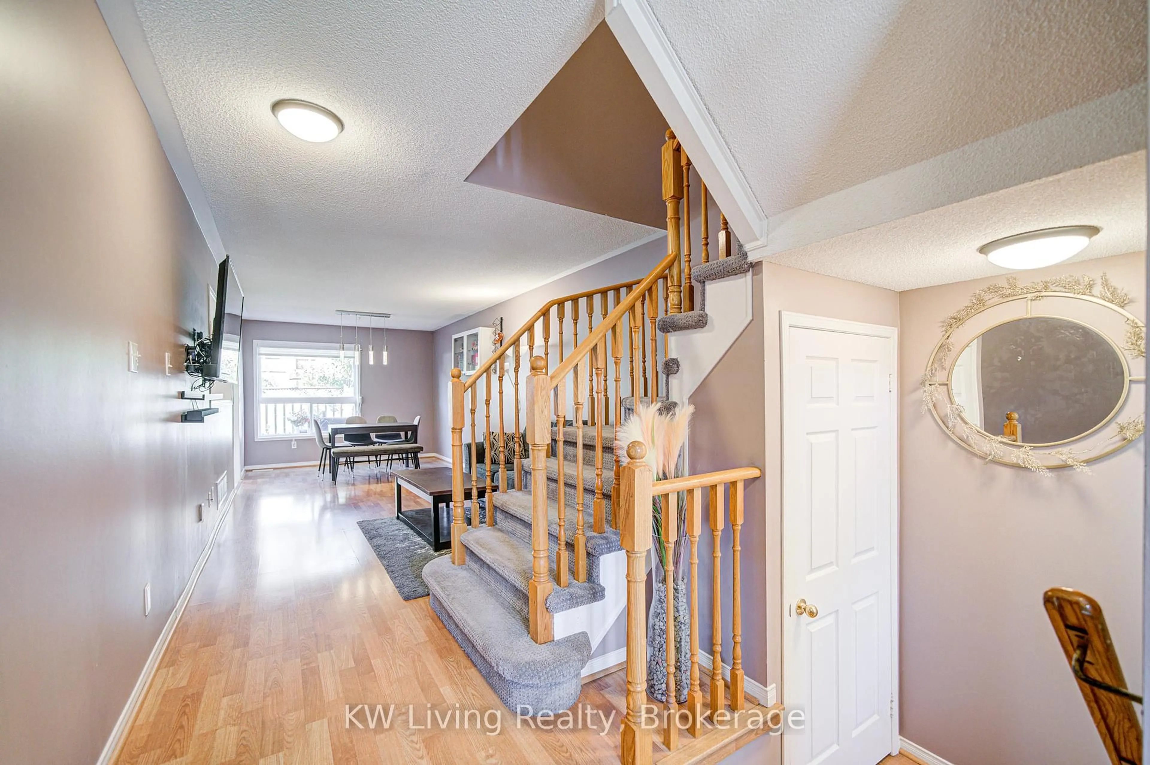 Indoor entryway for 52 Moorefield Dr, Toronto Ontario M1C 5B6