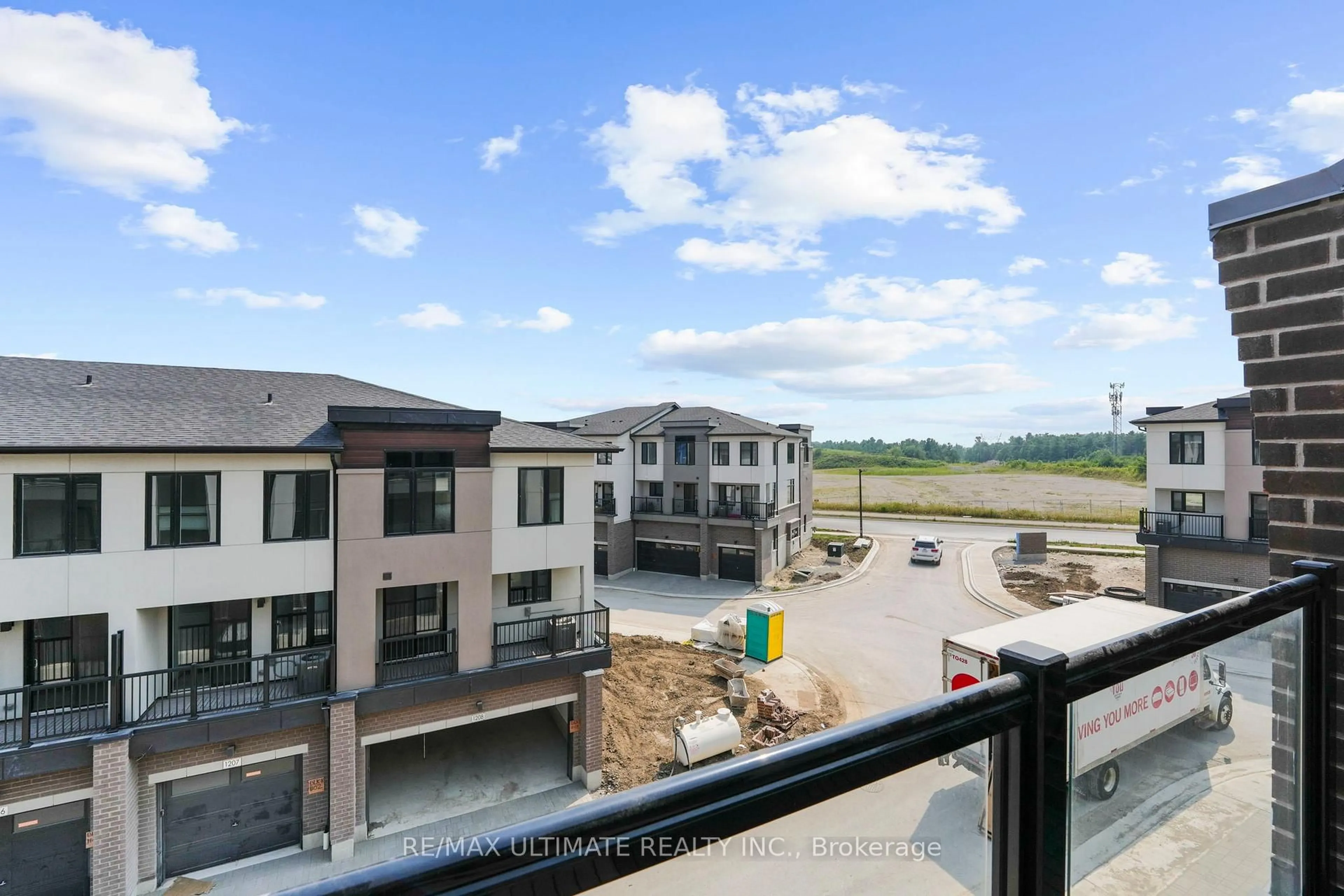 A pic from outside/outdoor area/front of a property/back of a property/a pic from drone, unknown for 1695 Dersan St #1310, Pickering Ontario L1X 0S9