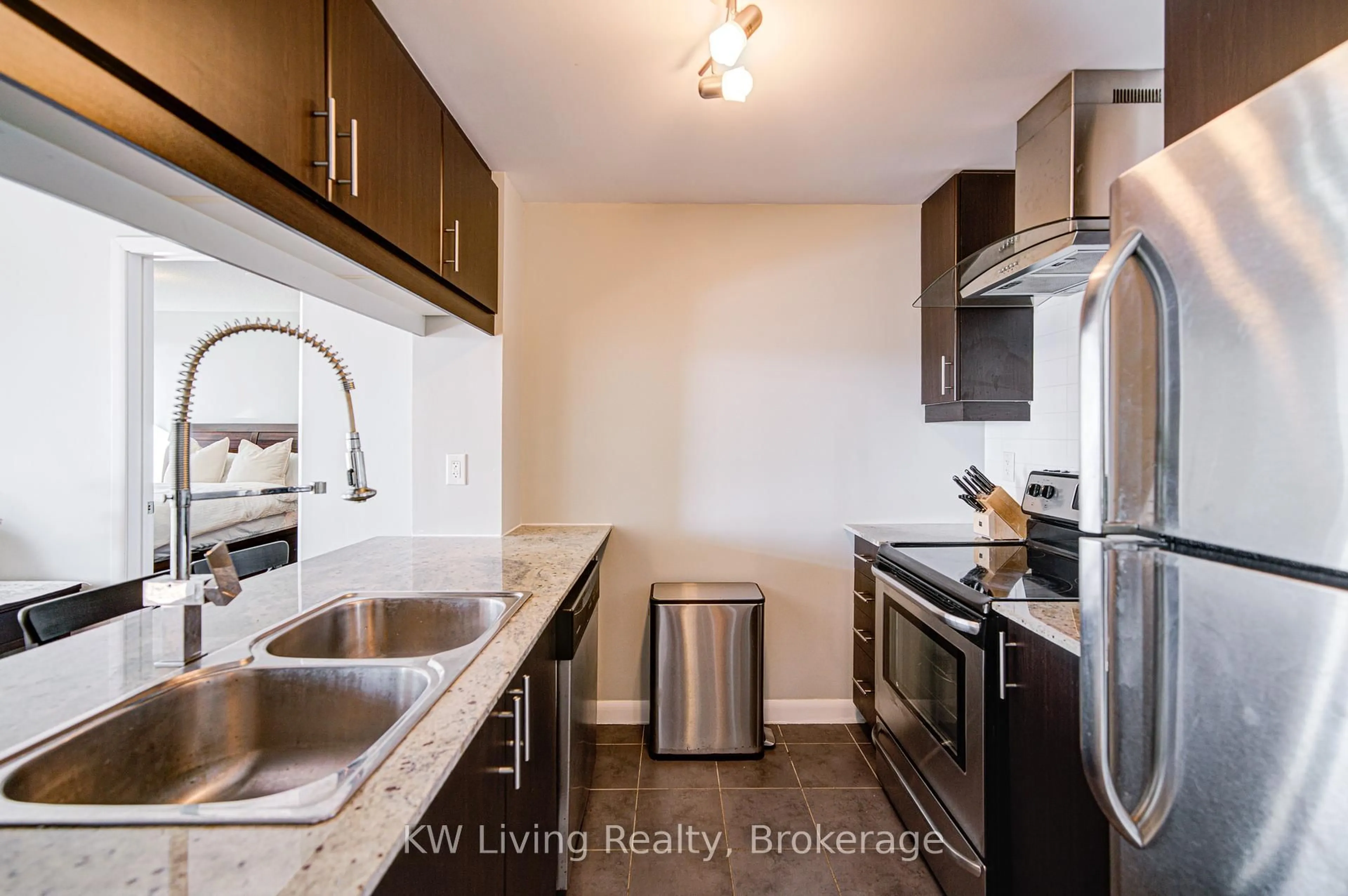 Standard kitchen, wood/laminate floor for 25 Town Centre Crt #PH3606, Toronto Ontario M1P 0B4