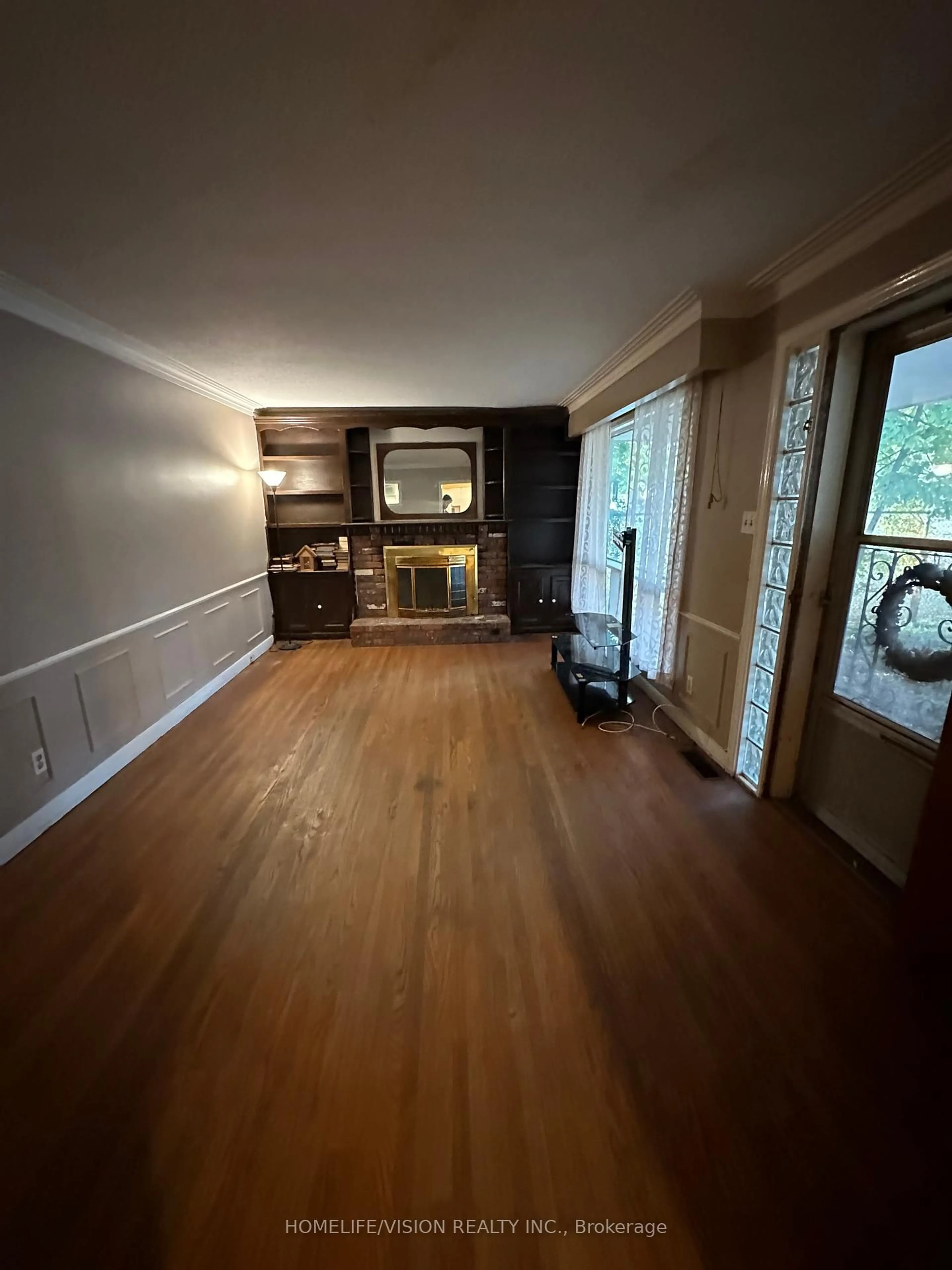 A pic of a room for 196 Garrard Rd, Whitby Ontario L1N 3K6