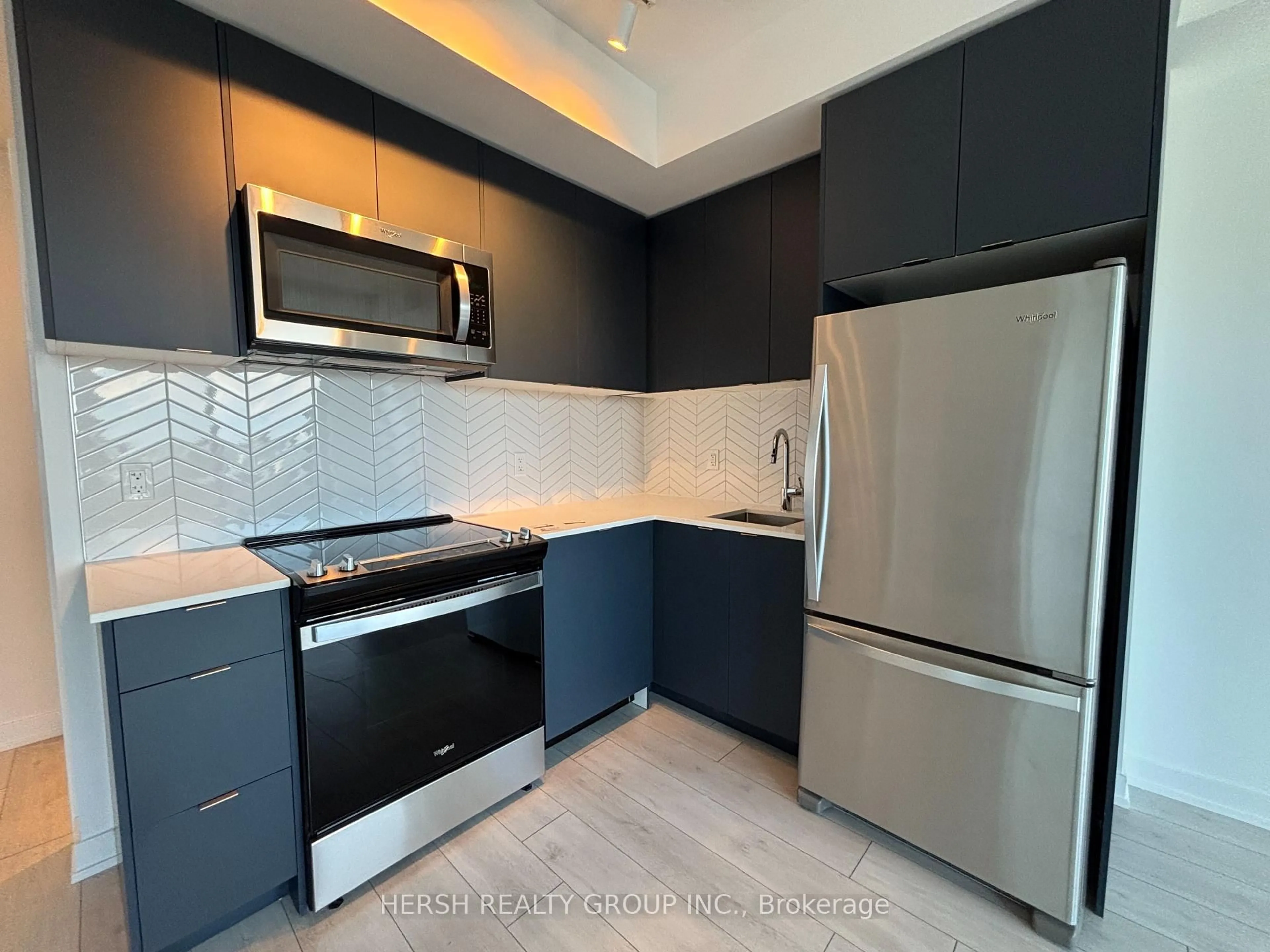 Standard kitchen, ceramic/tile floor for 1606 Charles St #506, Whitby Ontario L1N 0P1