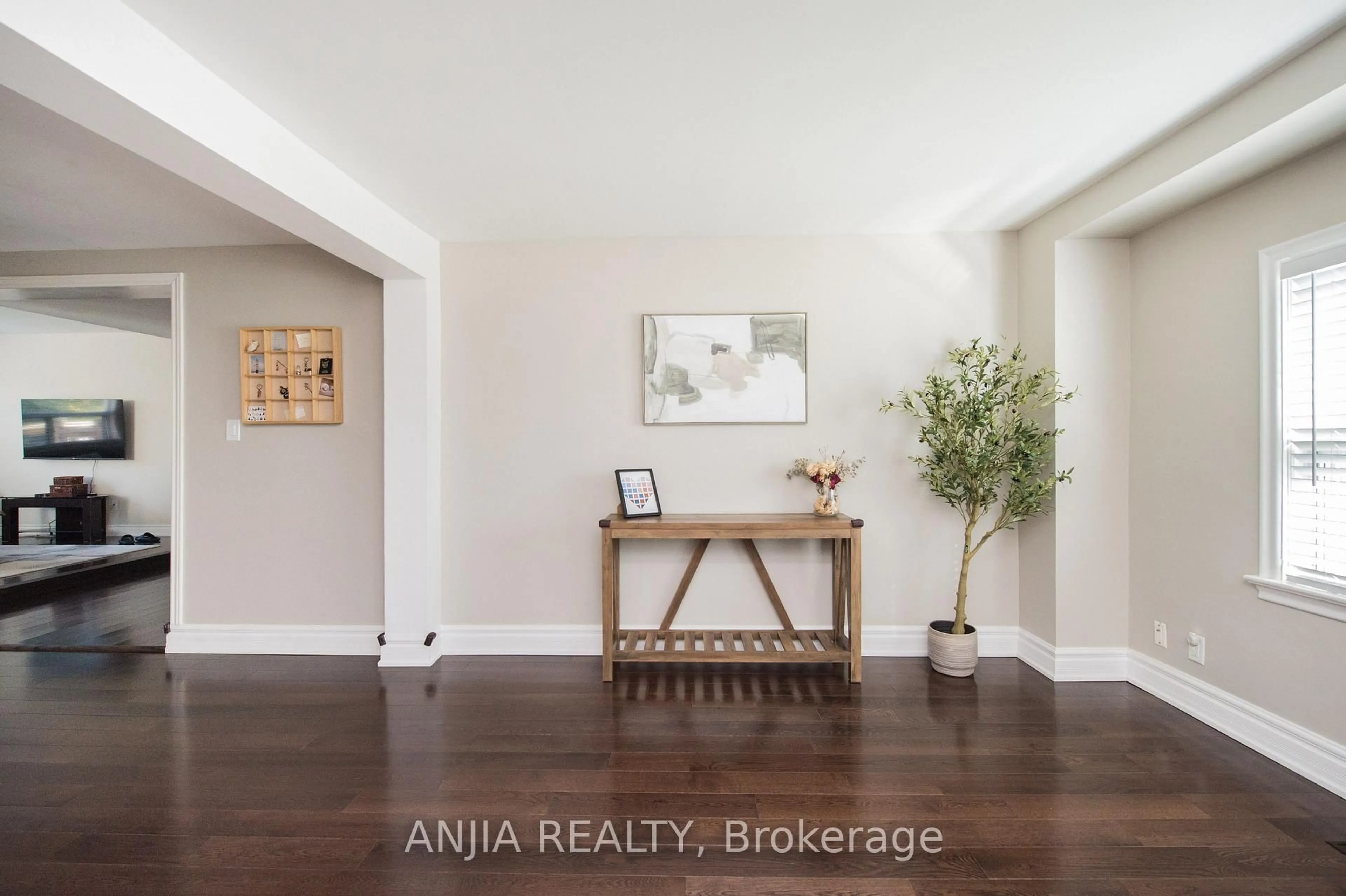 Indoor entryway for 76 Adair Rd, Toronto Ontario M4B 1V7