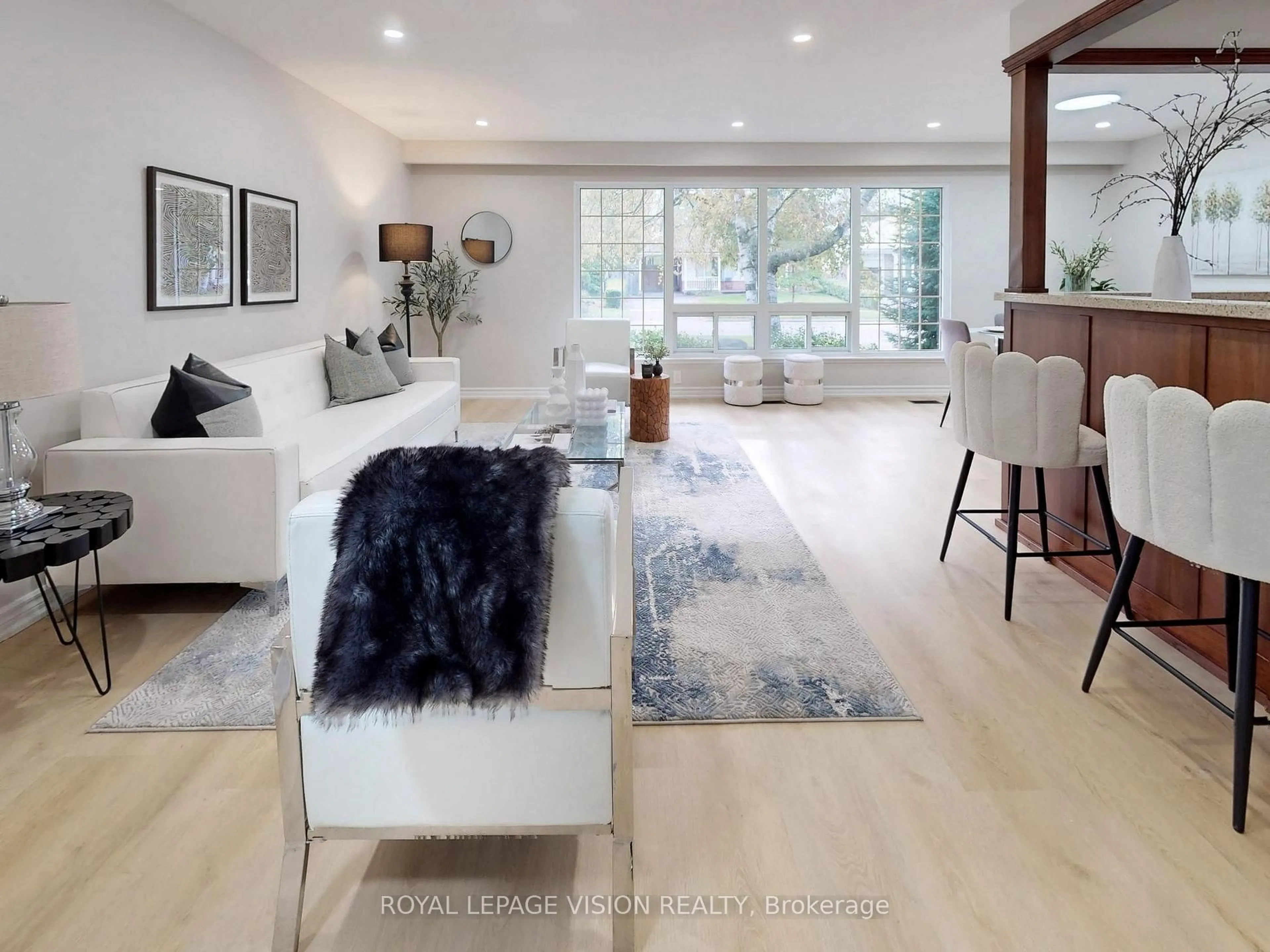 Living room with furniture, unknown for 54 Bledlow Manor Dr, Toronto Ontario M1E 1B2