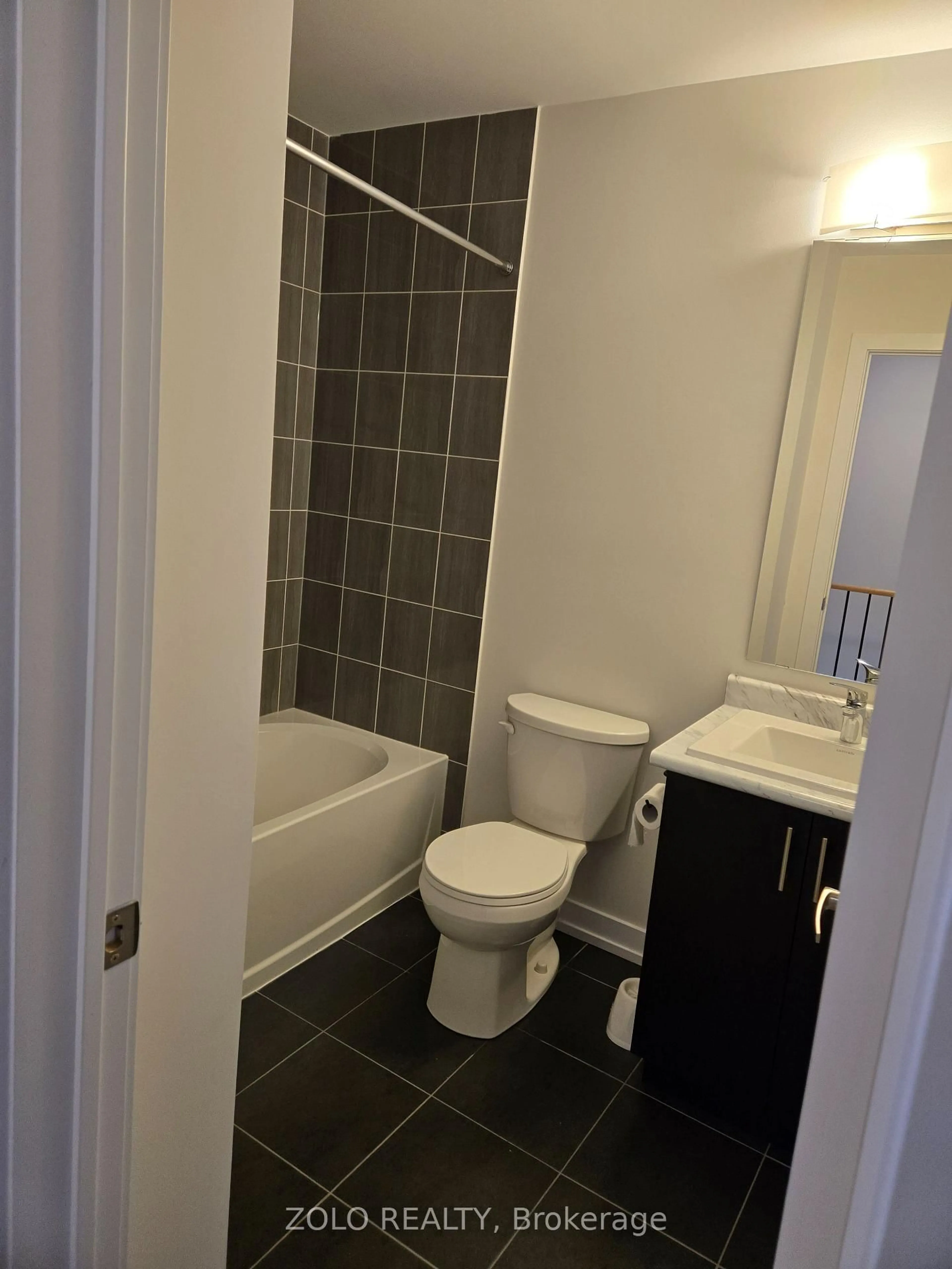 Standard bathroom, ceramic/tile floor for 168 Brockley Dr, Toronto Ontario M1P 0G3