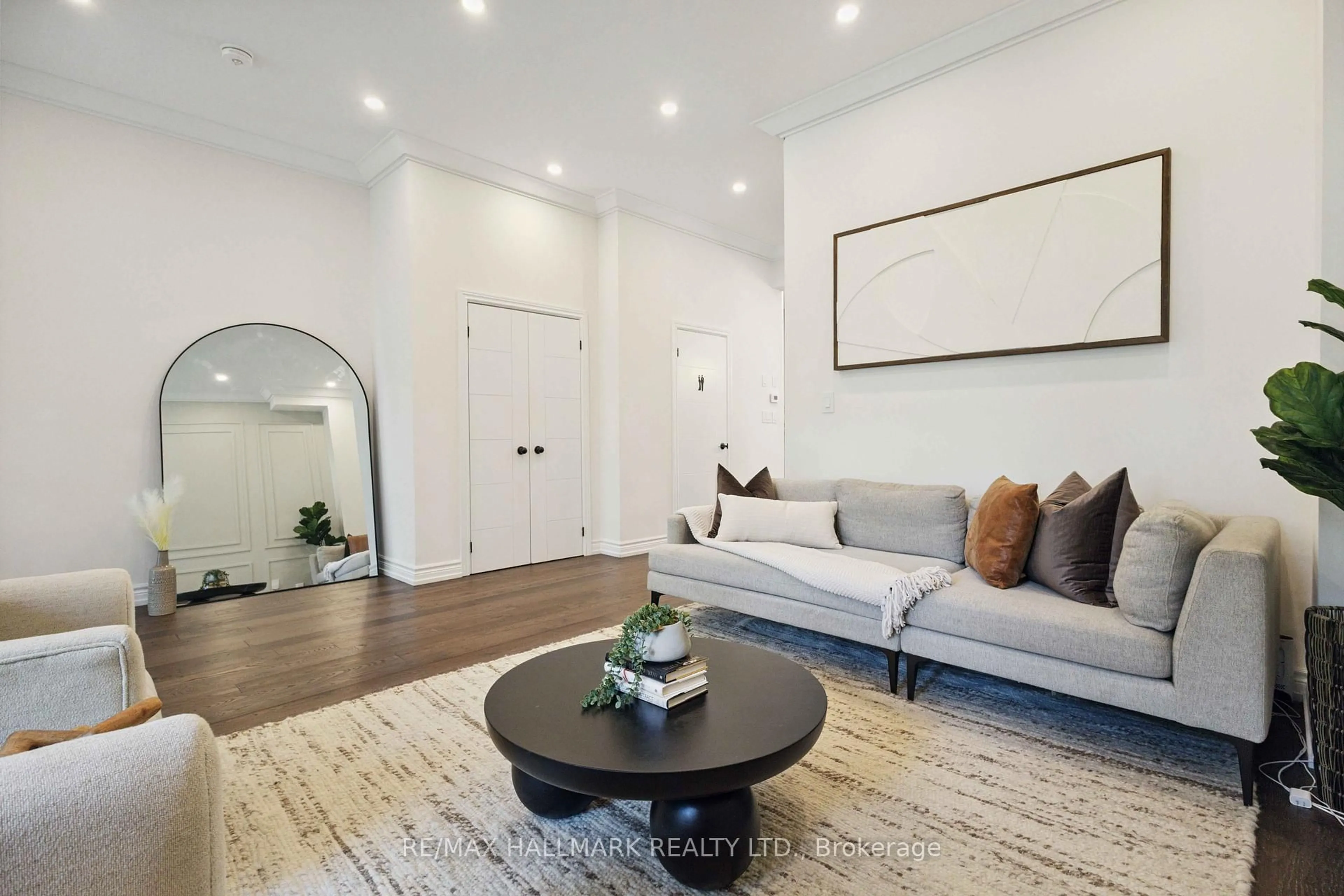 Living room with furniture, unknown for 147 Mcintosh St, Toronto Ontario M1N 3Y8
