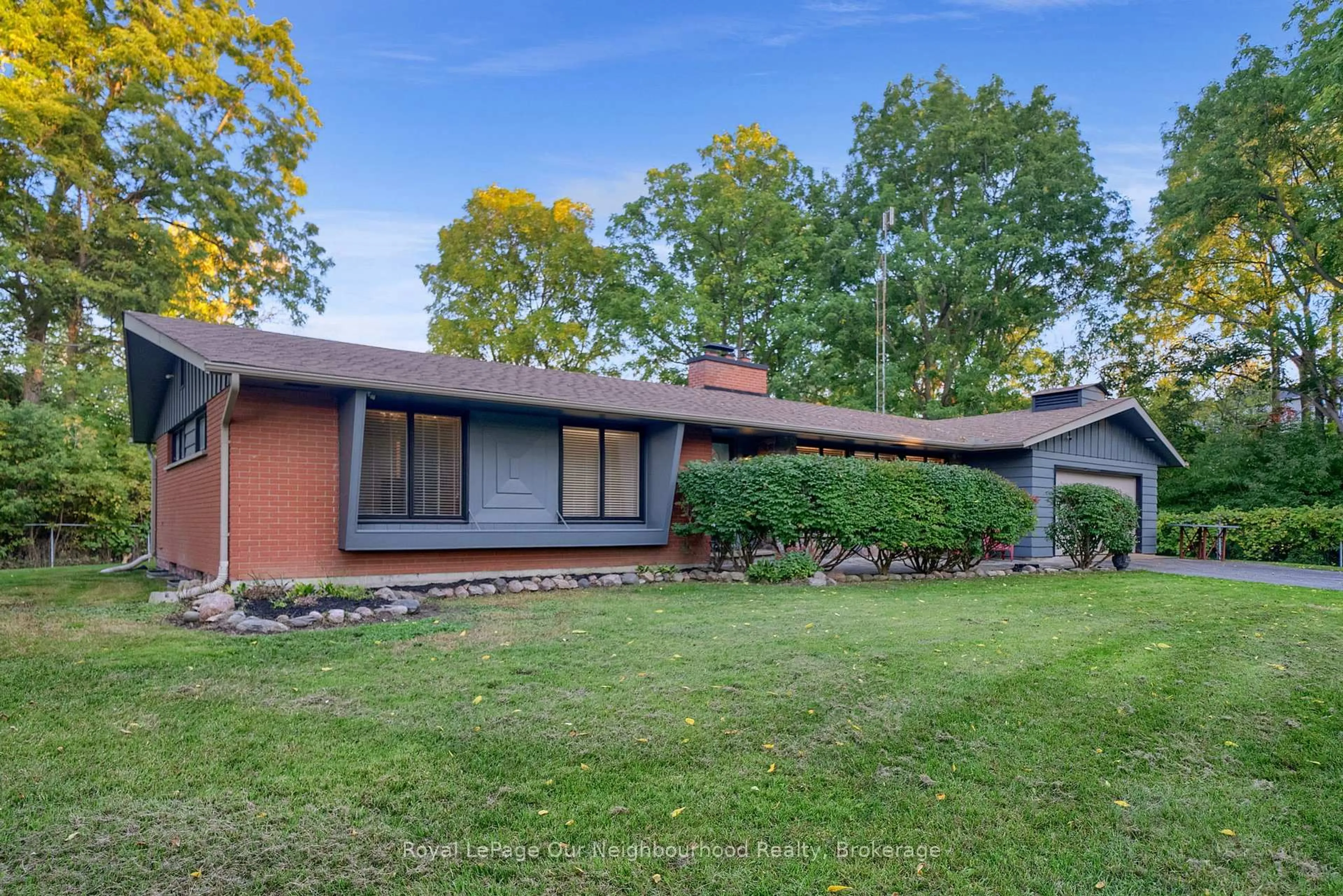 Home with brick exterior material, street for 1539 Finch Ave, Pickering Ontario L1V 1K2