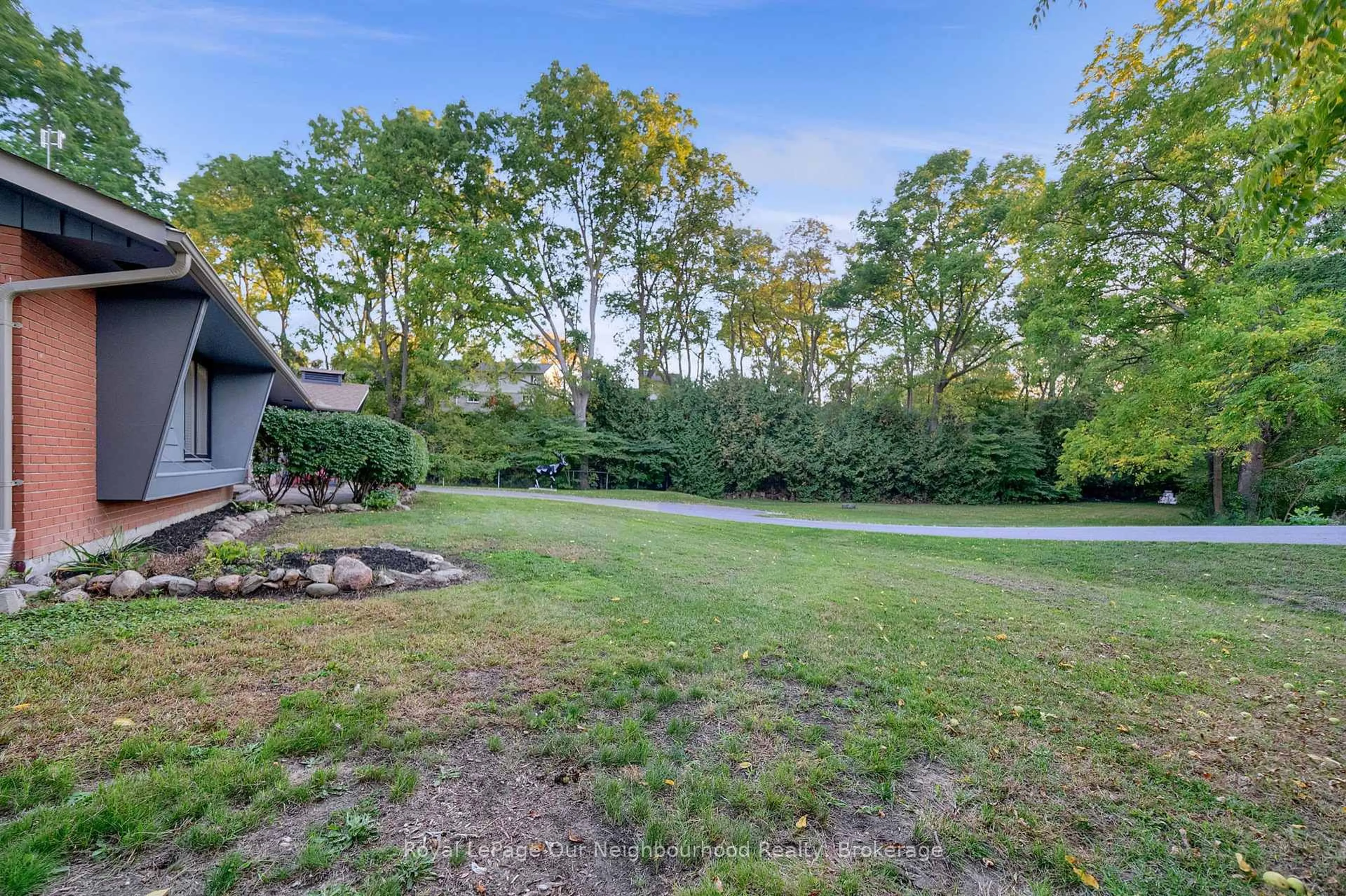 A pic from outside/outdoor area/front of a property/back of a property/a pic from drone, water/lake/river/ocean view for 1539 Finch Ave, Pickering Ontario L1V 1K2