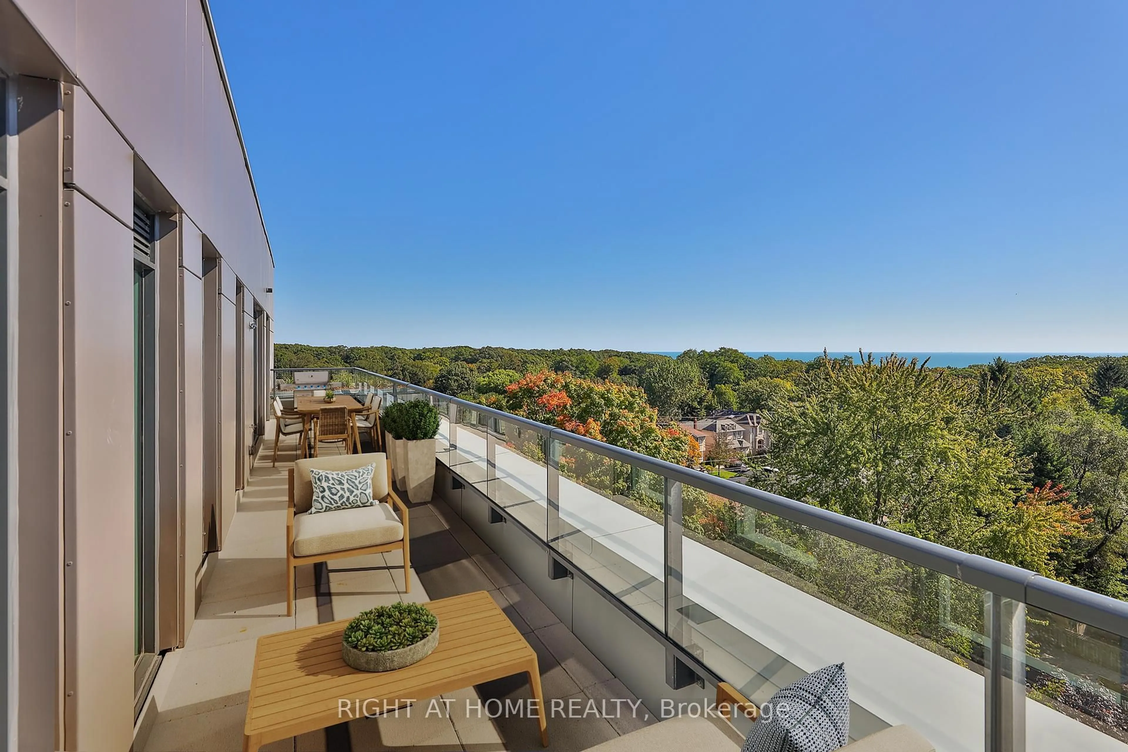 Balcony in the apartment, water/lake/river/ocean view for 1161 Kingston Rd #601, Toronto Ontario M1N 1P2