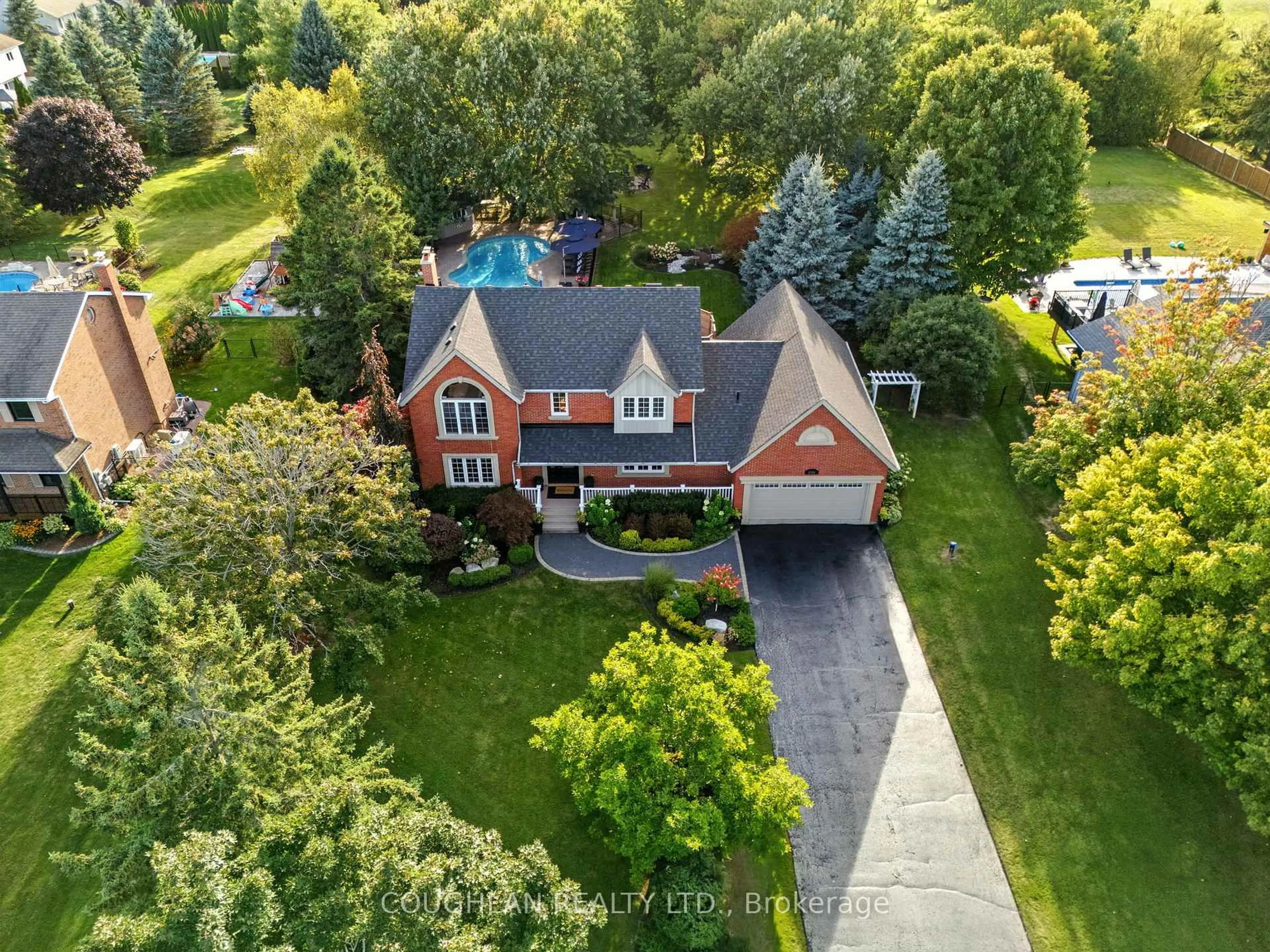 A pic from outside/outdoor area/front of a property/back of a property/a pic from drone, street for 4986 Canso Dr, Pickering Ontario L1Y 1A7