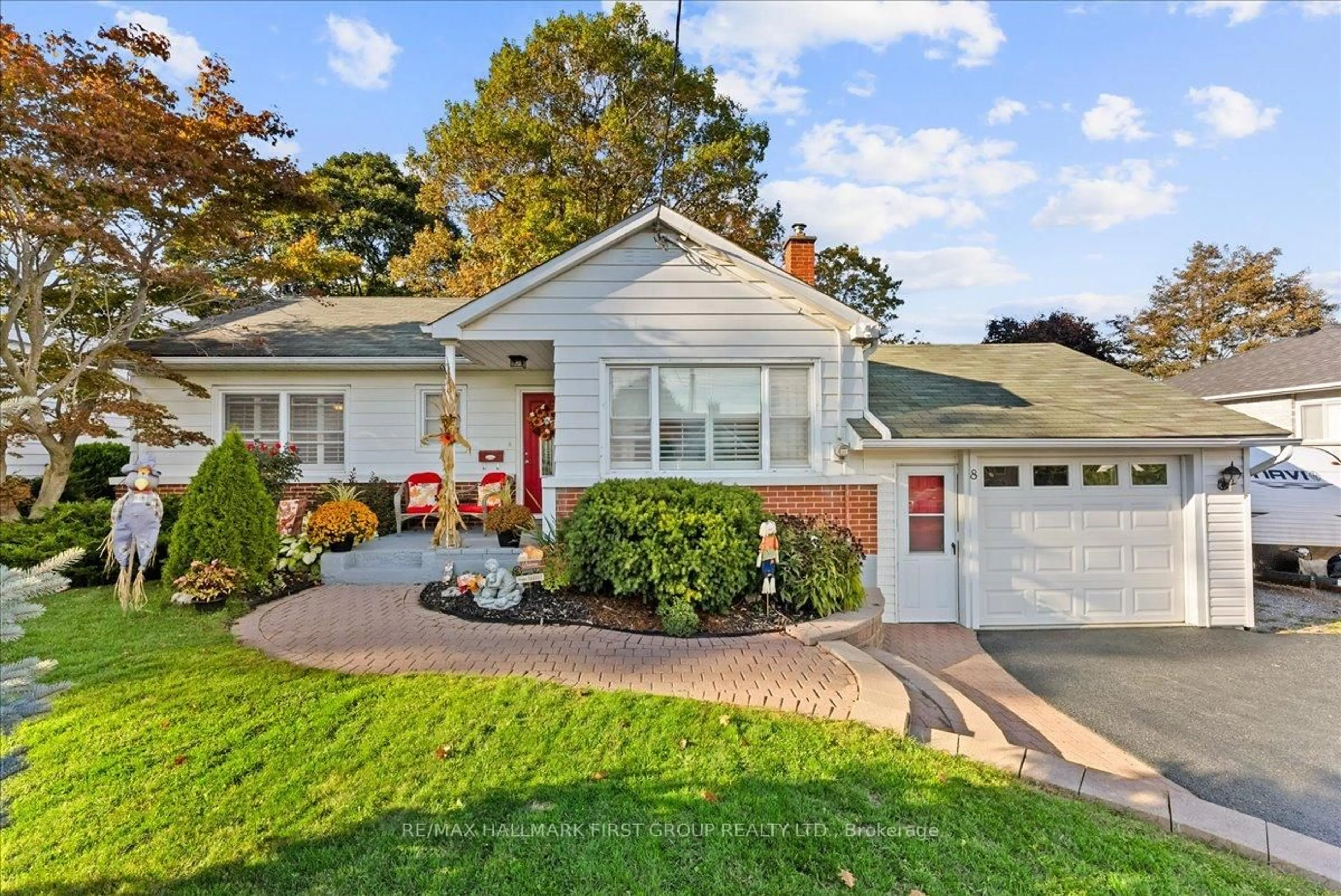 Home with vinyl exterior material, street for 8 Concession St, Clarington Ontario L1C 1Y1