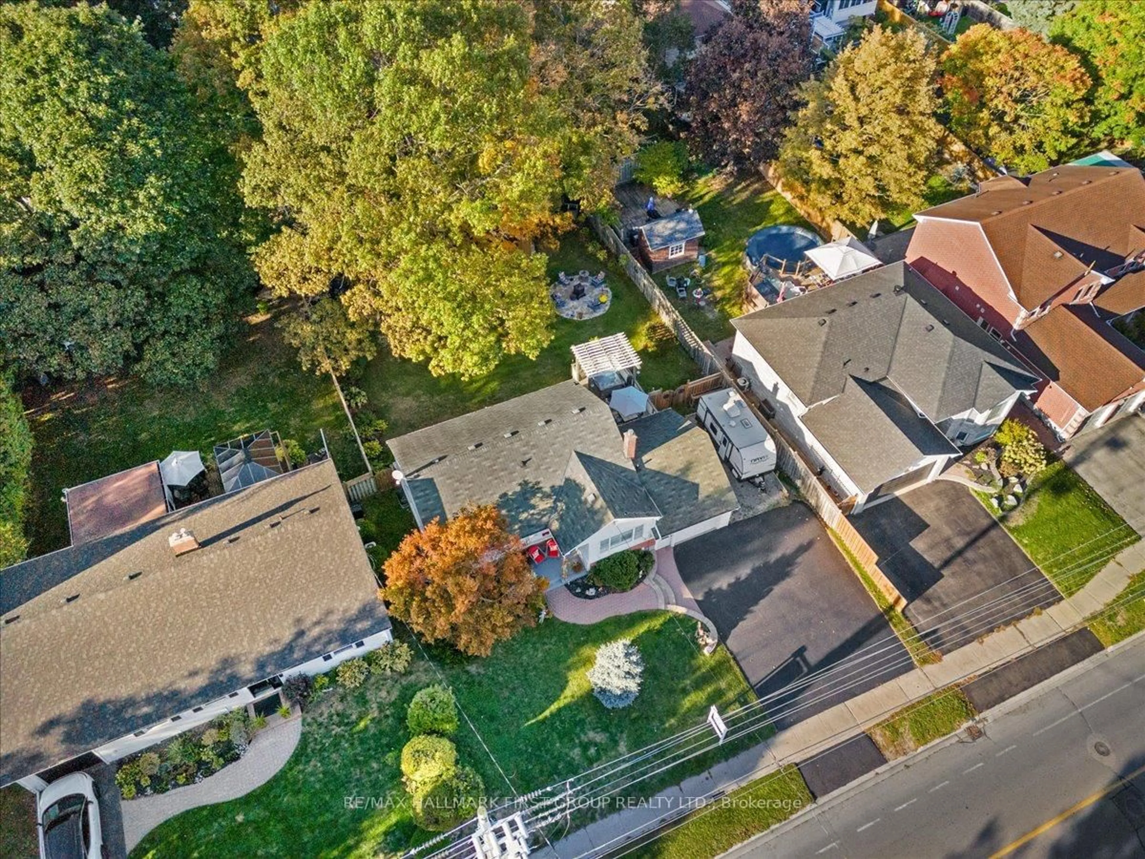 A pic from outside/outdoor area/front of a property/back of a property/a pic from drone, street for 8 Concession St, Clarington Ontario L1C 1Y1