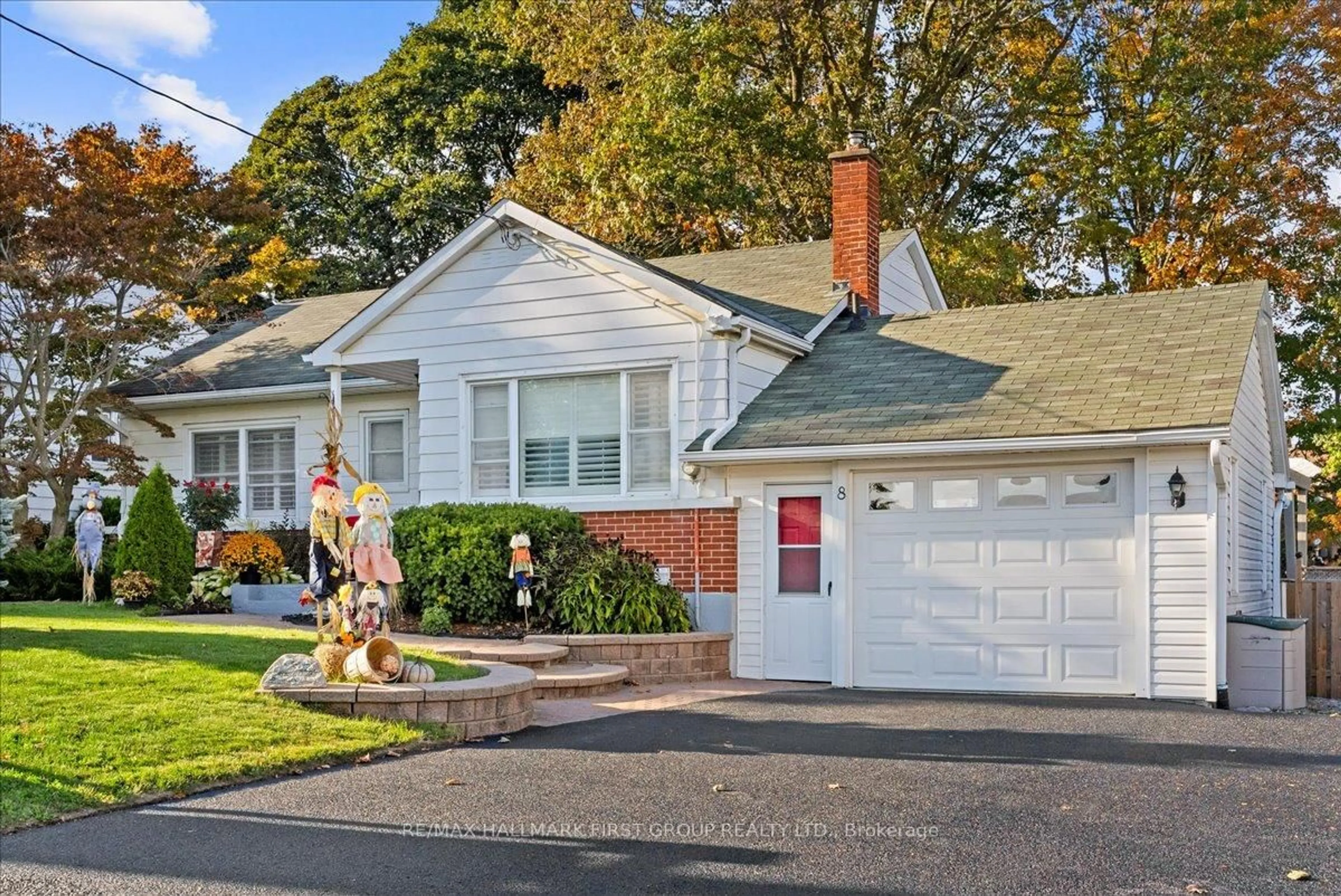 Home with vinyl exterior material, street for 8 Concession St, Clarington Ontario L1C 1Y1