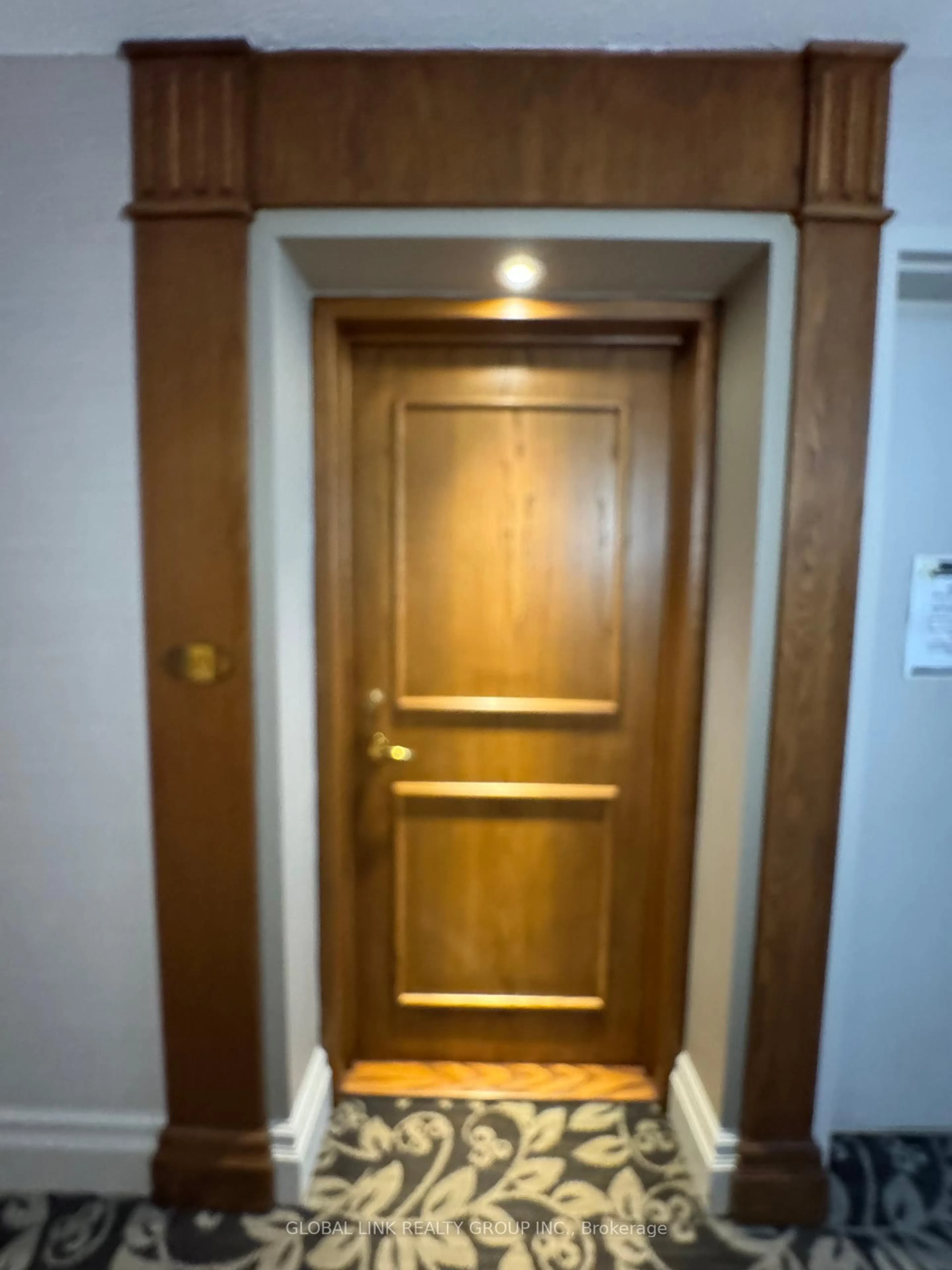Indoor foyer for 1 Lee Centre Dr #315, Toronto Ontario M1H 3J2