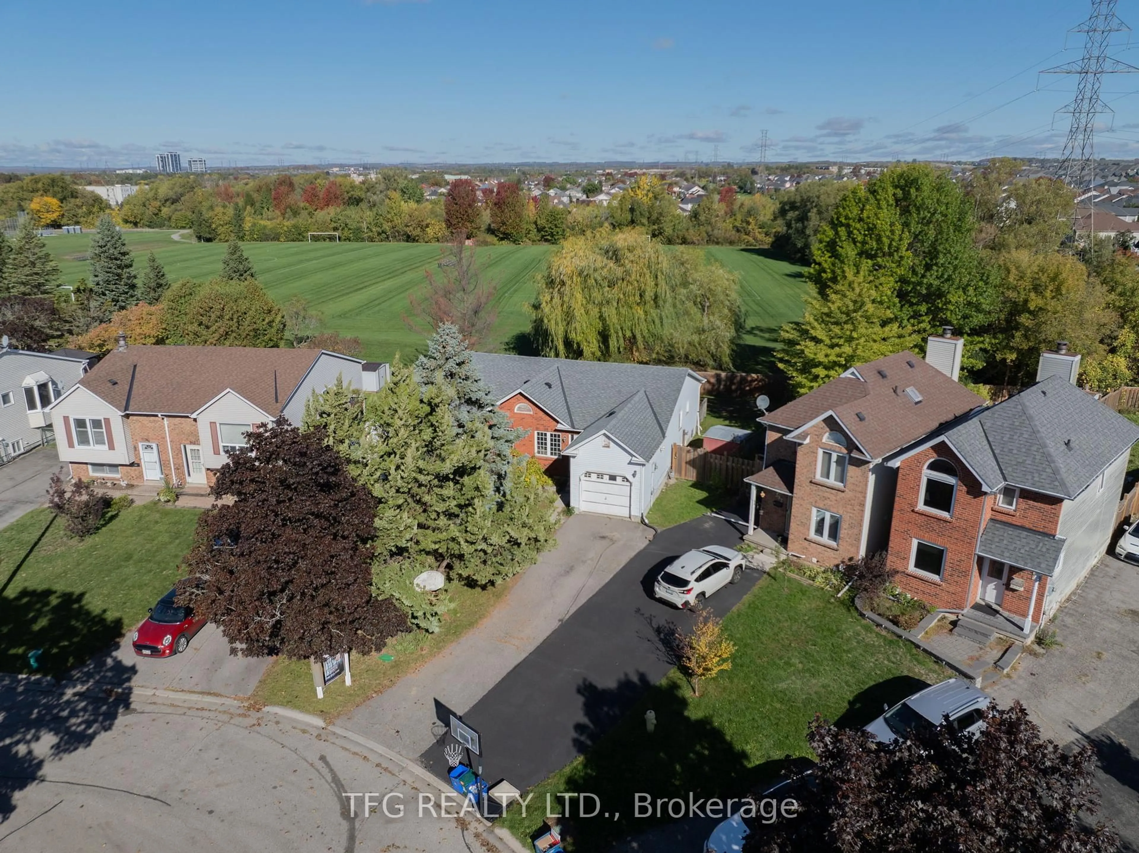 A pic from outside/outdoor area/front of a property/back of a property/a pic from drone, street for 388 Pompano Crt, Oshawa Ontario L1K 1M9