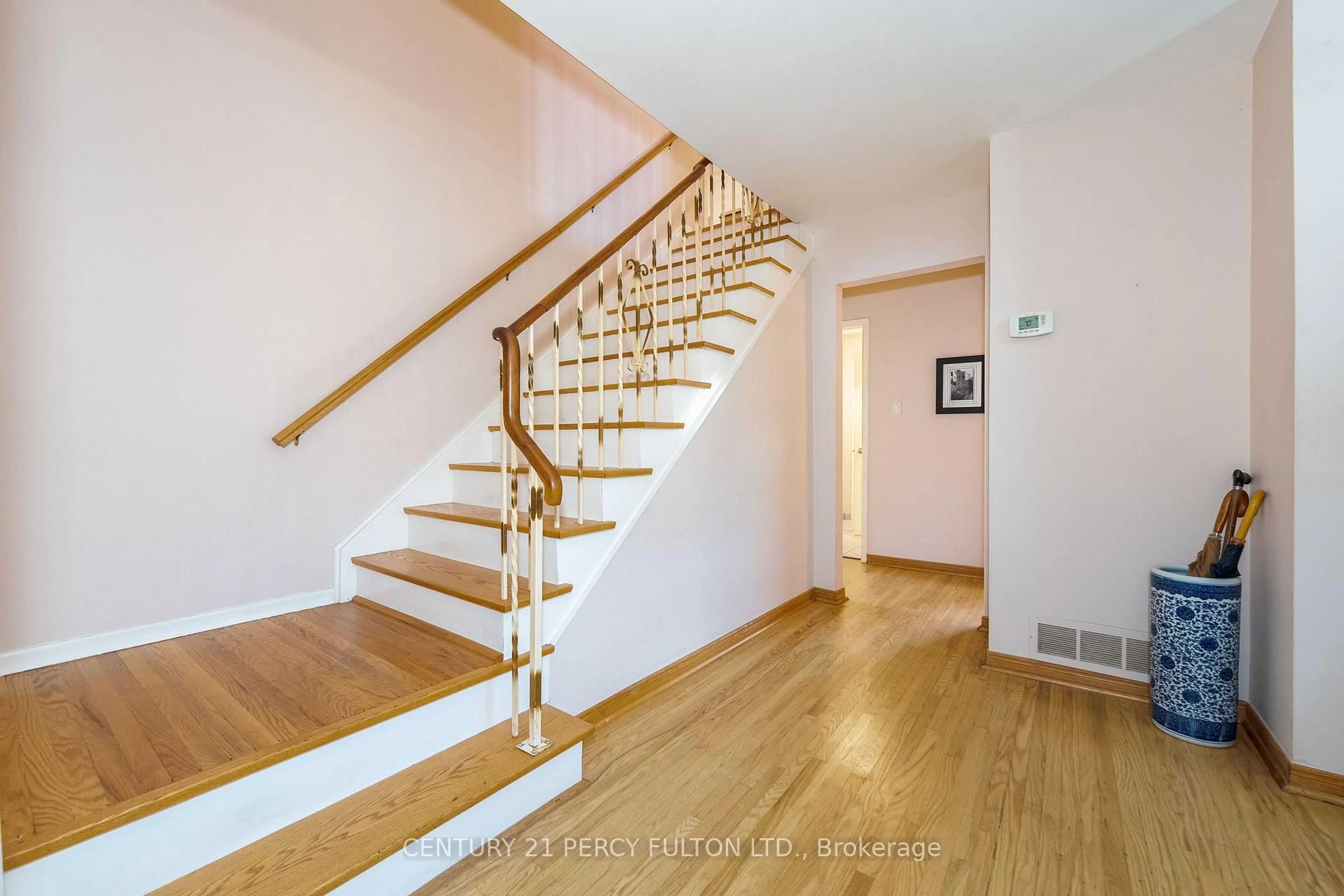 Stairs for 14 Farmington Cres, Toronto Ontario M1S 1G1