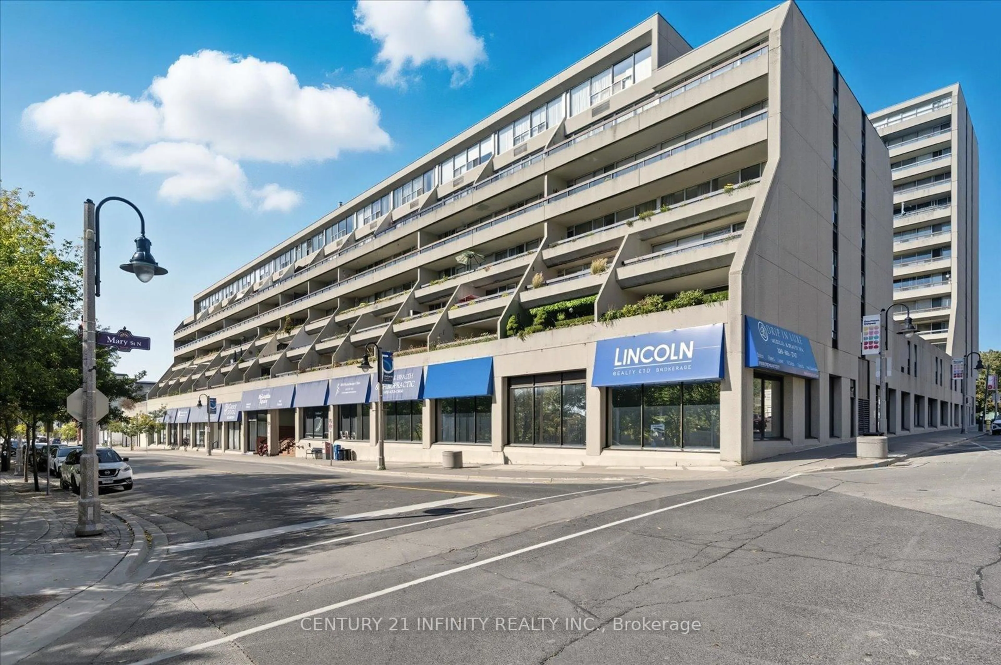 Indoor foyer for 50 Richmond St #635, Oshawa Ontario L1G 7C7