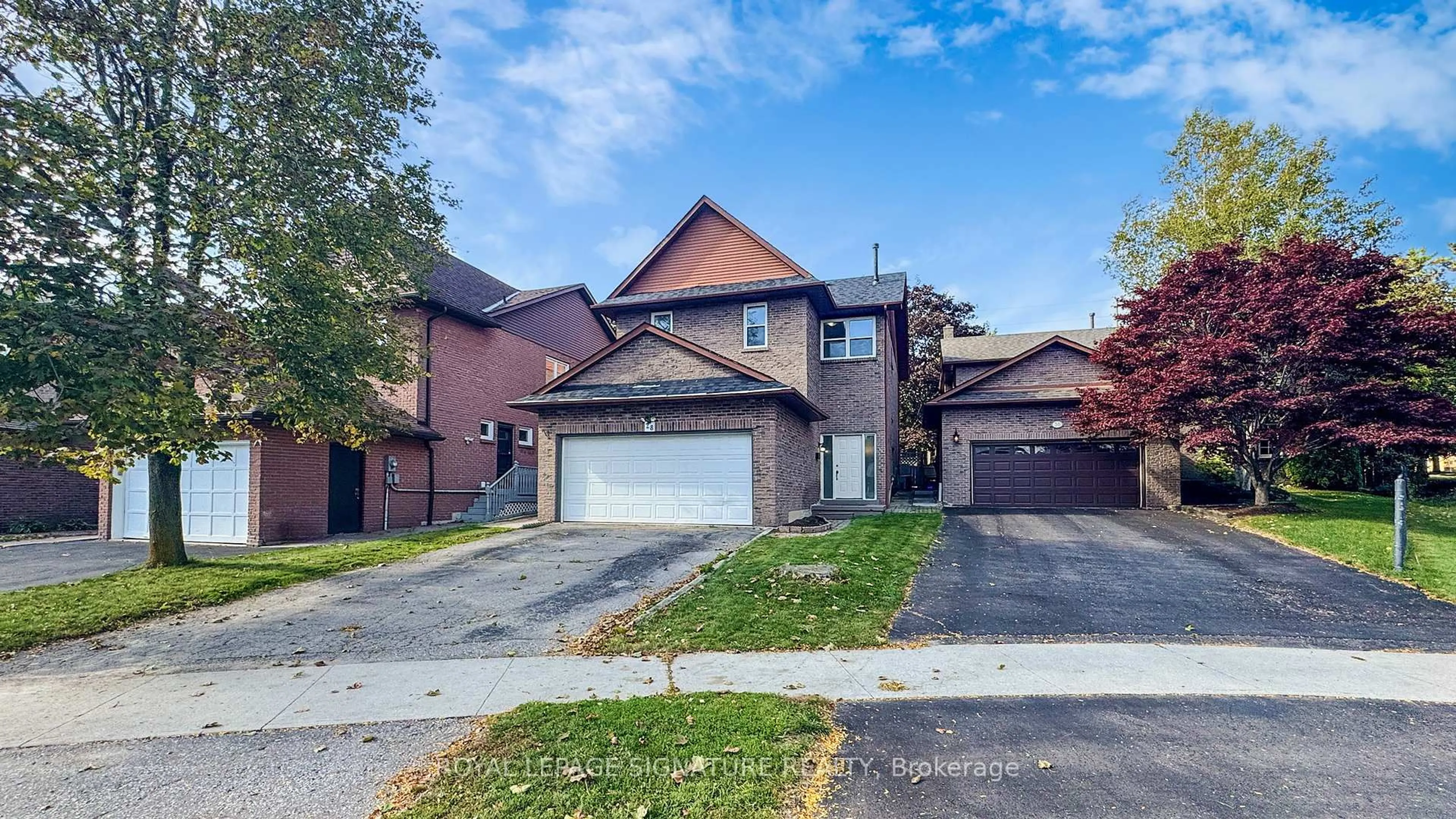 Home with brick exterior material, street for 28 Longfellow Crt, Whitby Ontario L1N 6V7
