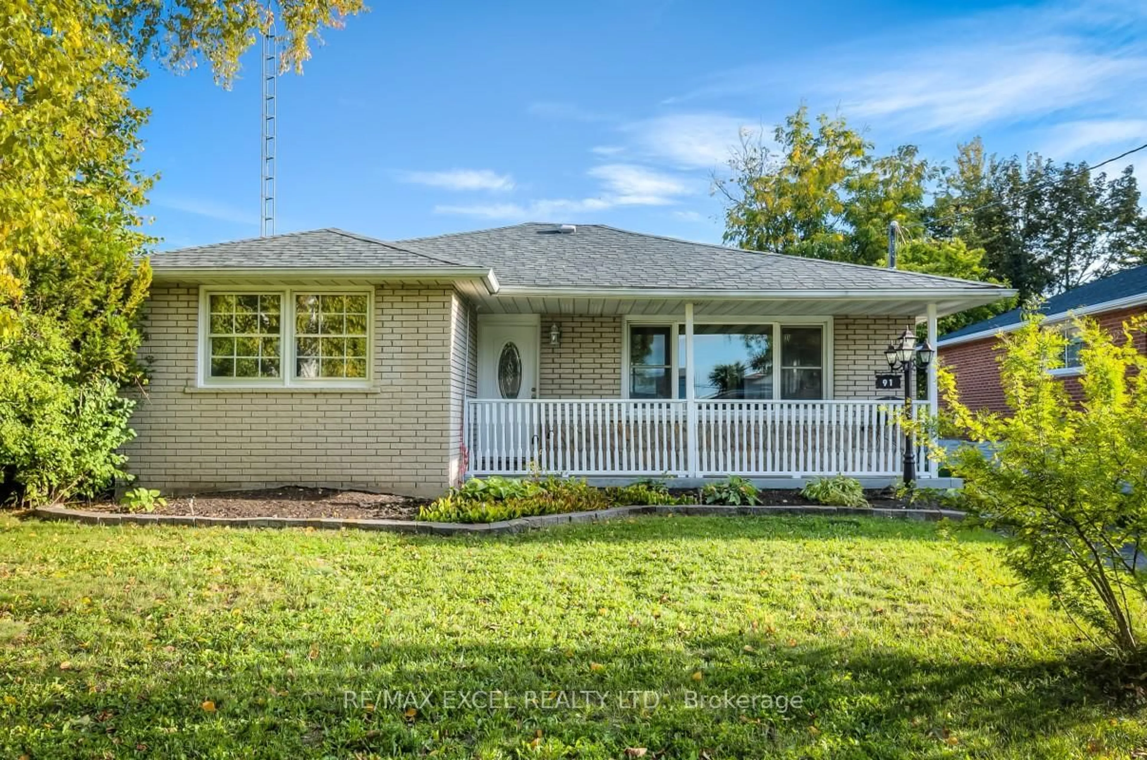 Home with vinyl exterior material, street for 91 Wayne Ave, Oshawa Ontario L1G 3R1