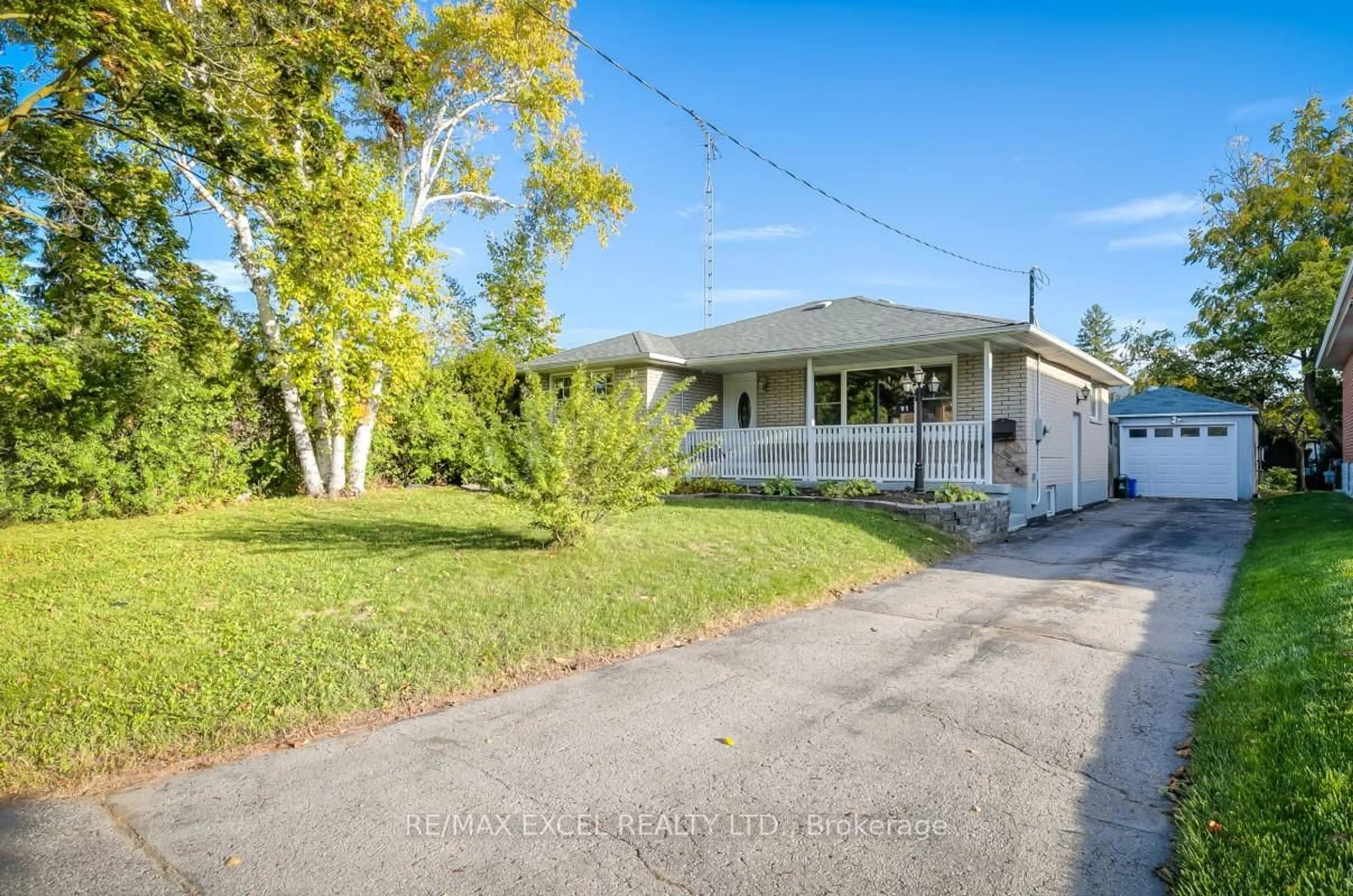 A pic from outside/outdoor area/front of a property/back of a property/a pic from drone, street for 91 Wayne Ave, Oshawa Ontario L1G 3R1