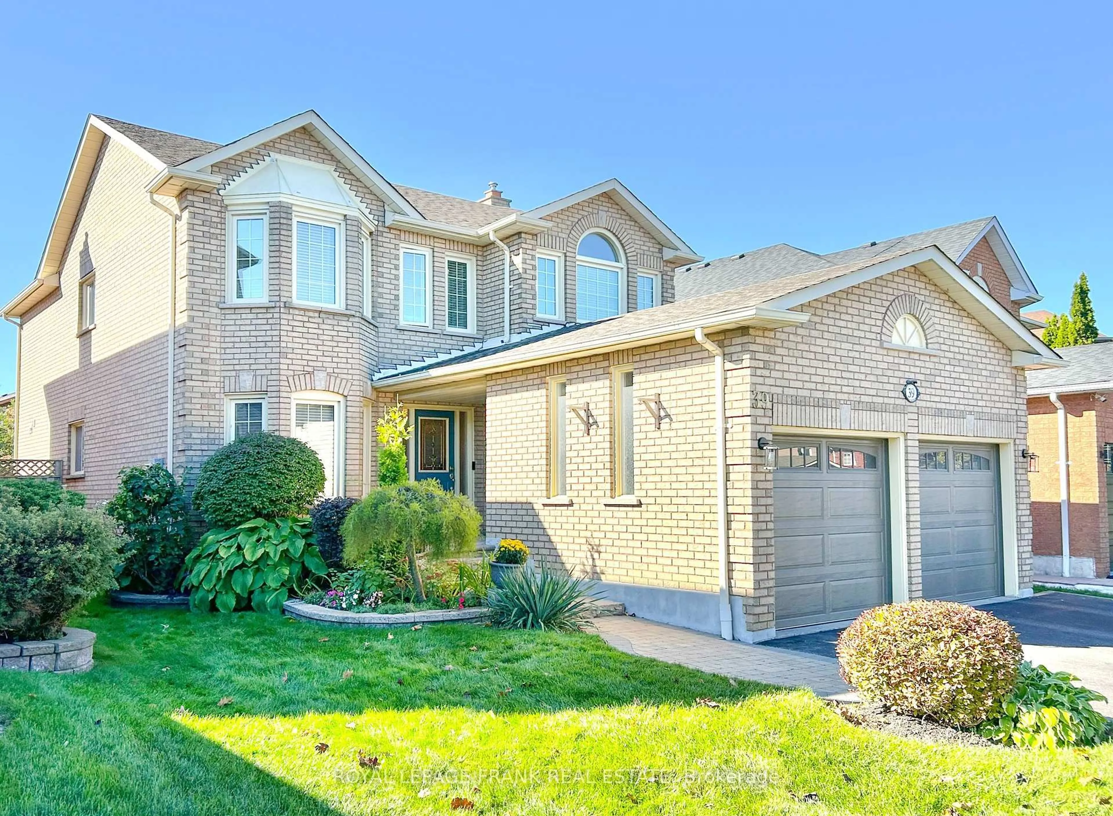 Home with brick exterior material, street for 39 Winterberry Dr, Whitby Ontario L1R 1Z2
