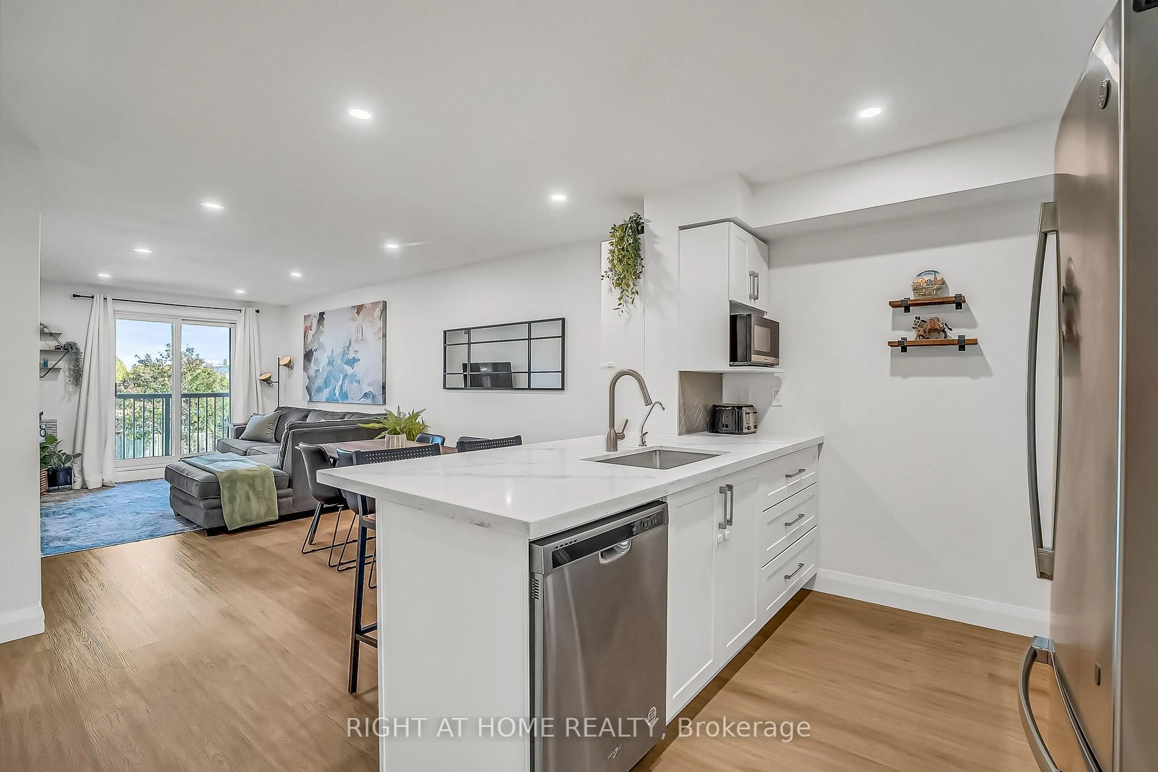 Open concept kitchen, unknown for 70 Petra Way #2, Whitby Ontario L1R 0A4