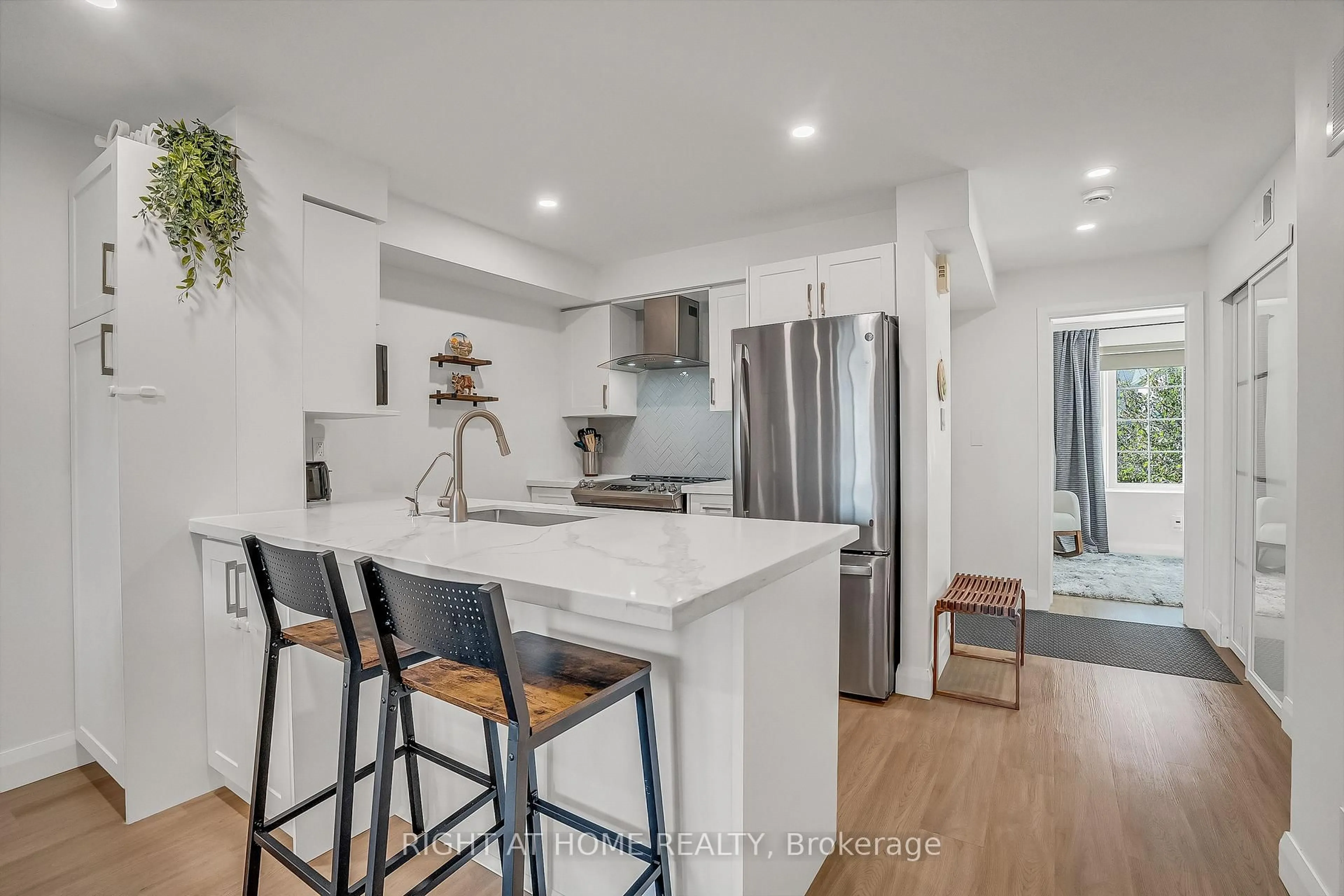 Open concept kitchen, unknown for 70 Petra Way #2, Whitby Ontario L1R 0A4
