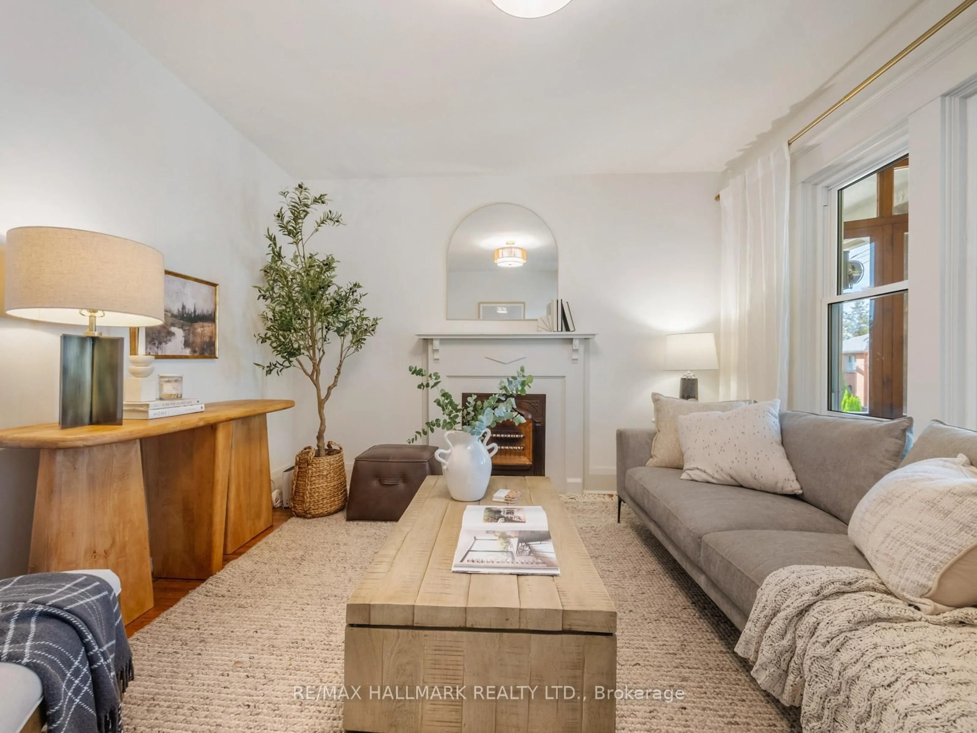 Living room with furniture, unknown for 193 Wheeler Ave, Toronto Ontario M4L 3V5