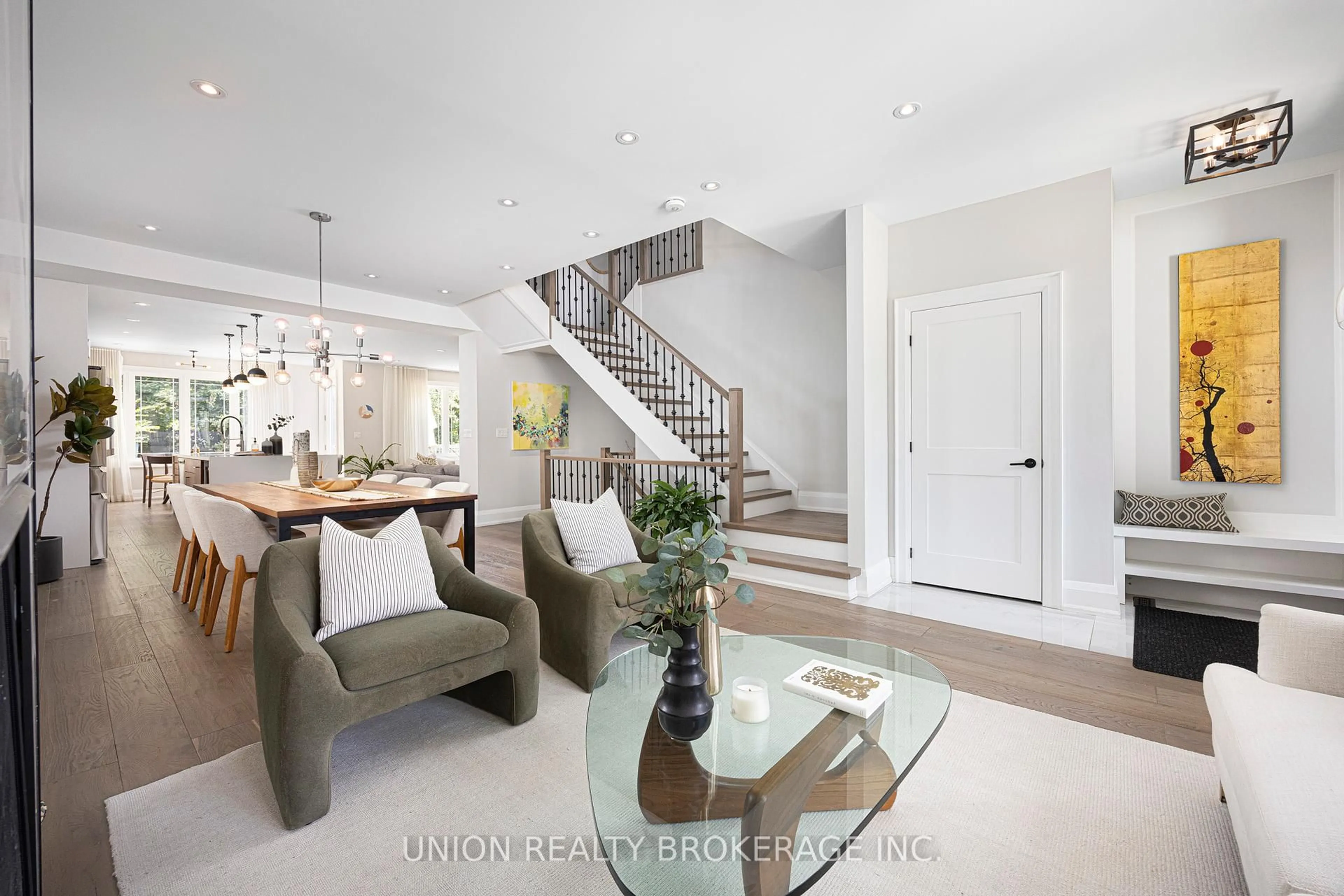 Indoor entryway for 33 Hunt Club Dr, Toronto Ontario M1N 2W9